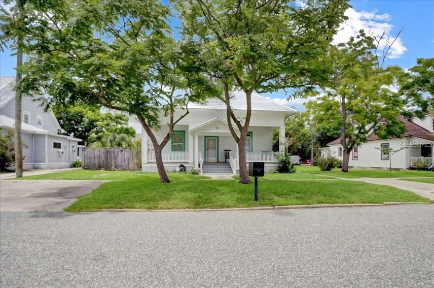 JUST LISTED | FULLY REMODELED | NO HOA!  Welcome to 501 W Sumner St, a stunning, move-in-ready property located right within city limits!! Features You'll Love! 5 Spacious Bedrooms! 4 Full Bathrooms; Bright Living & Formal Dining Areas, Private In-Law Suite with Separate Entrance (perfect for rental income or multi-generational living. Beautiful In-Ground Pool, Charming Front Porch! NO HOA – freedom and flexibility! This home has been completely remodeled, offering modern finishes, upgraded spaces, and a layout designed for both comfort and functionality. Whether you're looking for your dream home or an income-producing opportunity, this property checks every box.
Prime location inside city limits – close to everything!
