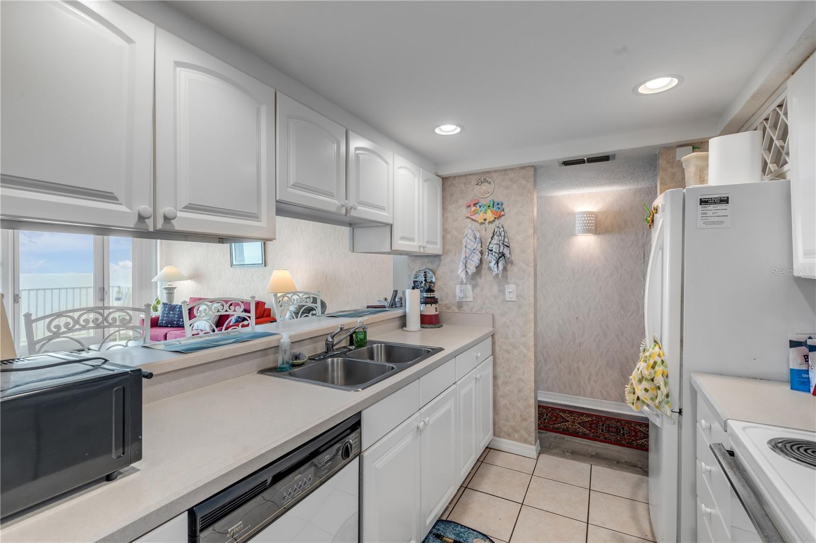 OCEAN VIEW TOWERS - Residential