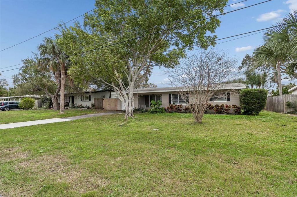 Photo of 10970 Grove Terrace, Seminole, FL 33772 (MLS # TB8470008)