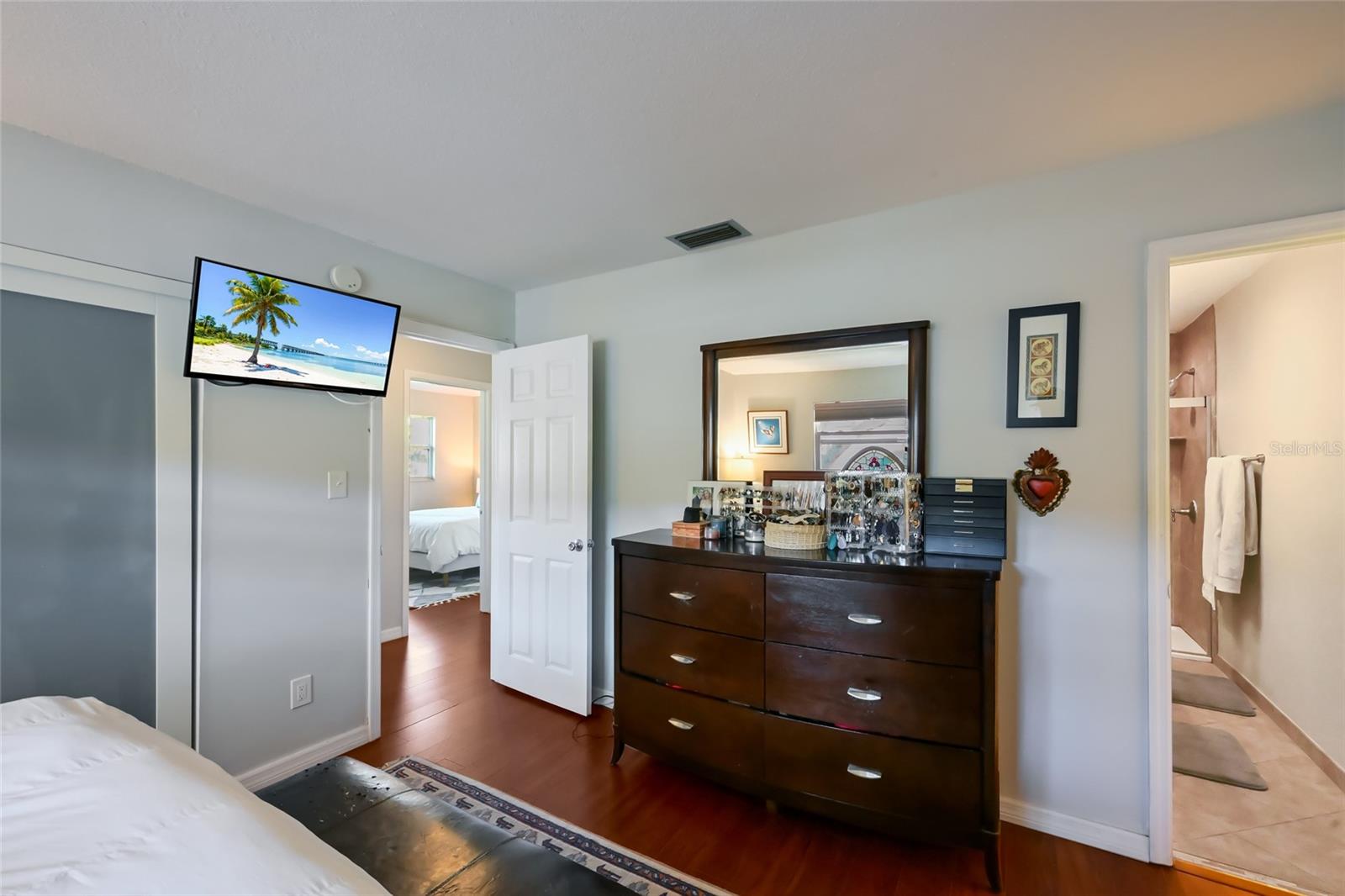 SUTTON PLACE - Residential