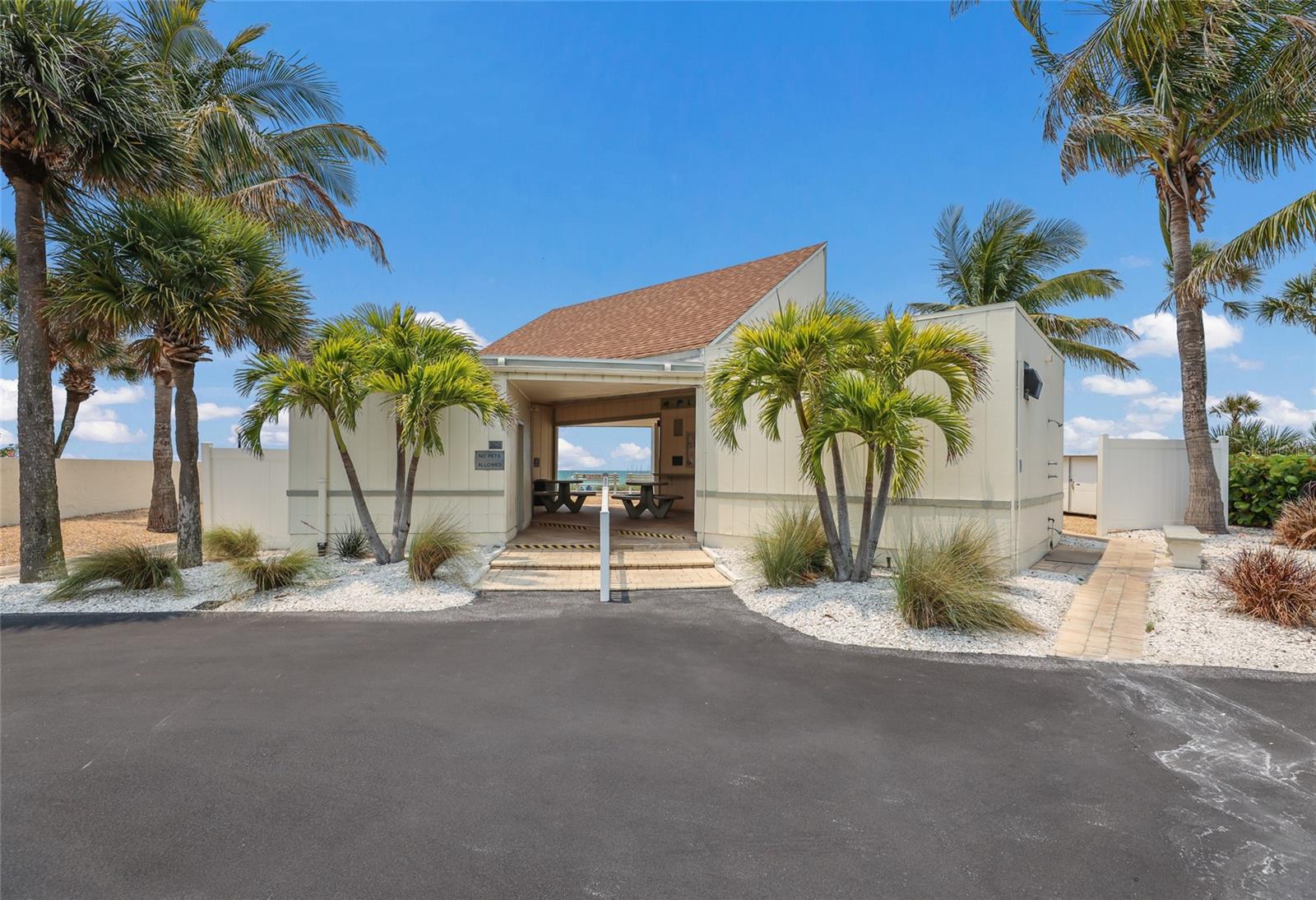 SUTTON PLACE - Residential