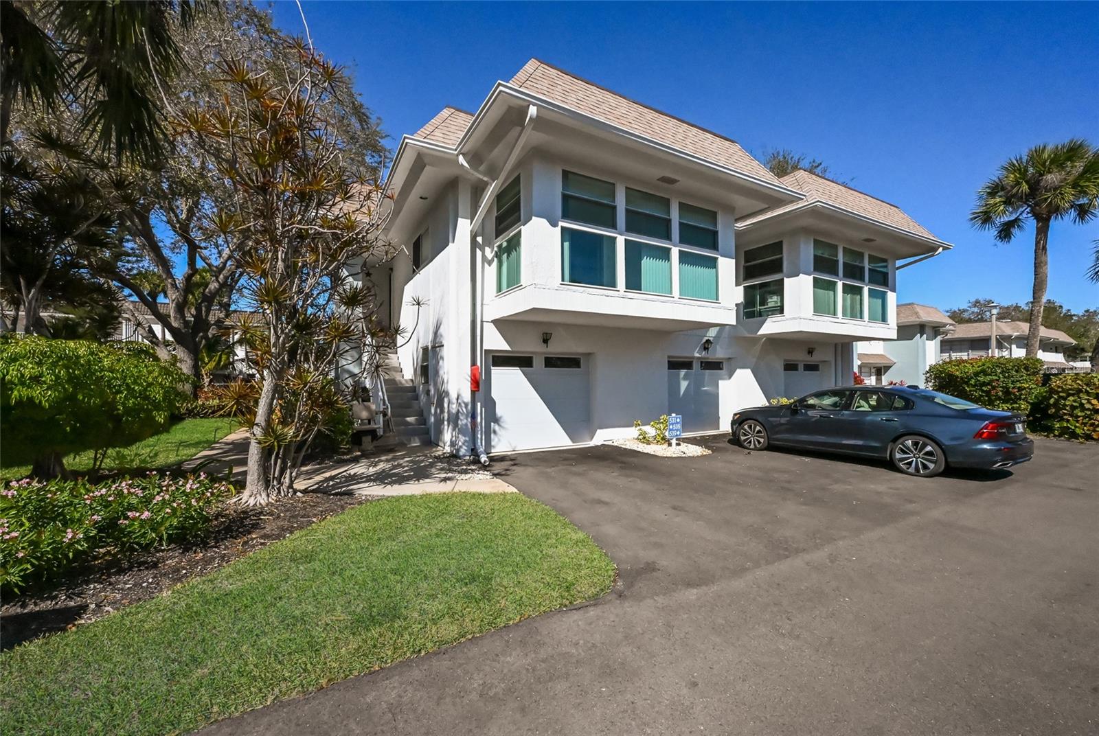 SUTTON PLACE - Residential