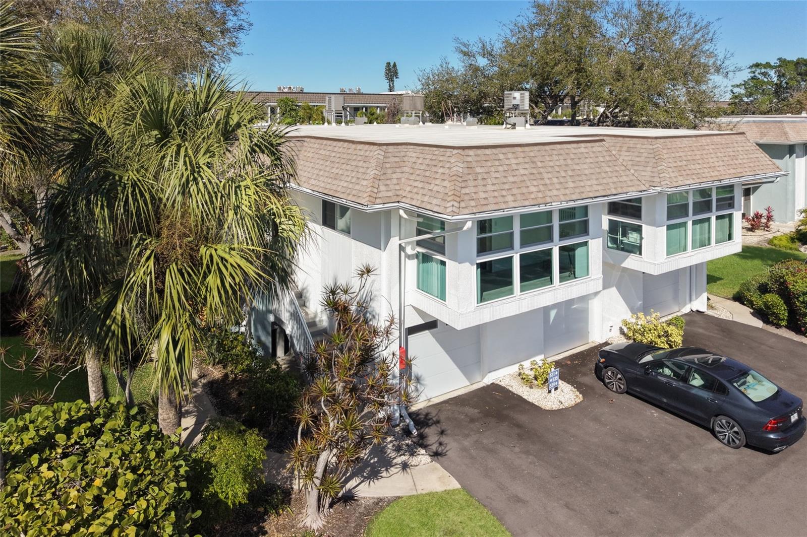 SUTTON PLACE - Residential