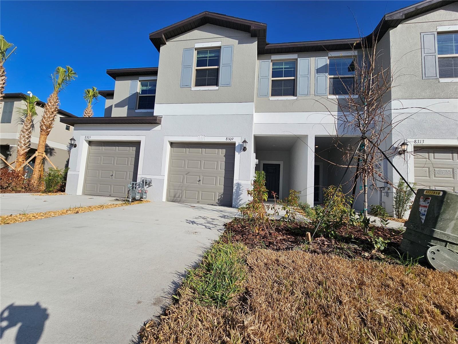 8309 CRESCENT OAKS DRIVE