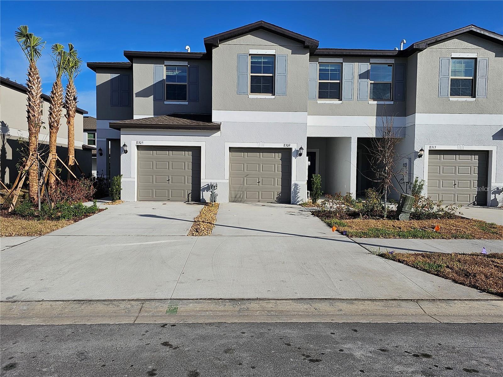 8309 CRESCENT OAKS DRIVE
