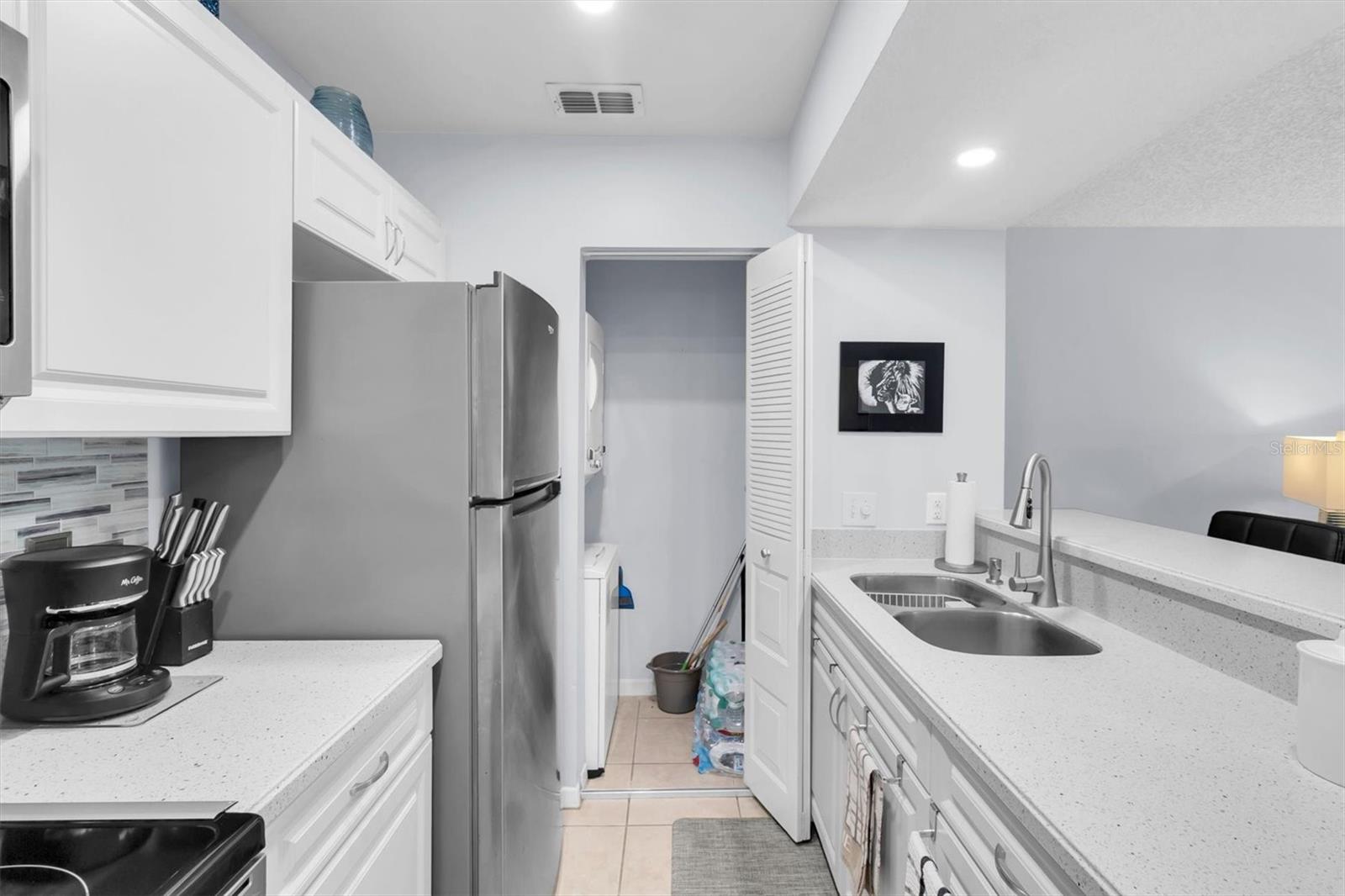 HILLSIDE CONDO - Residential
