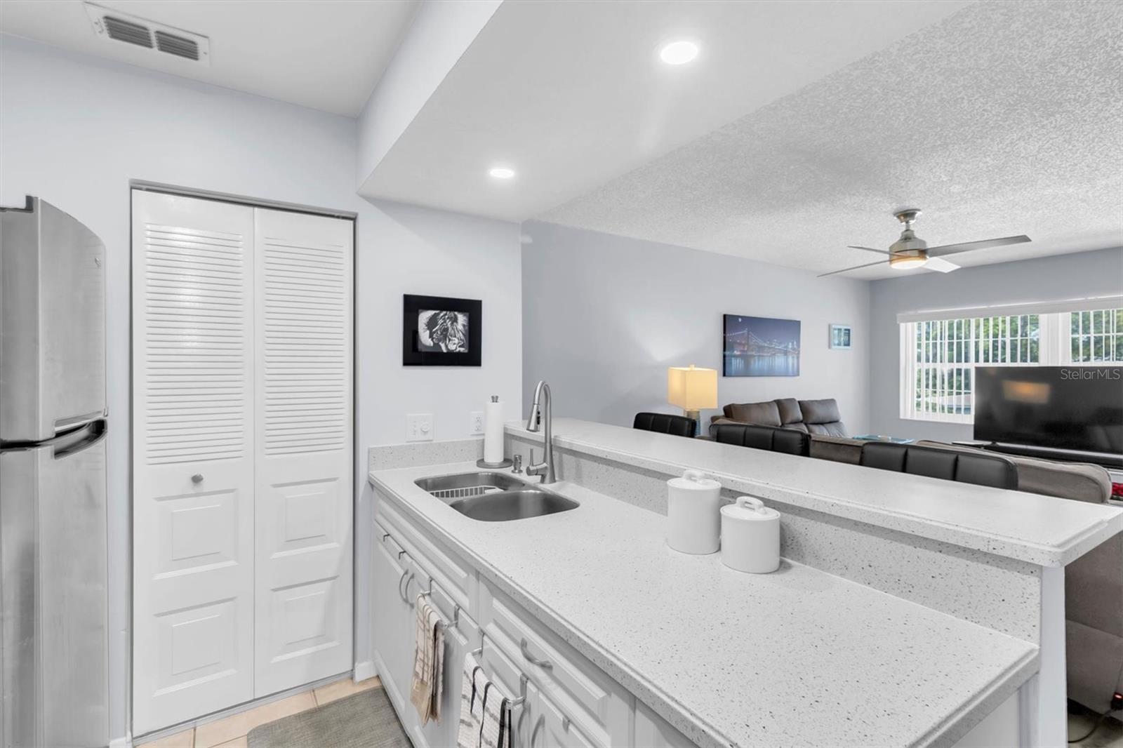 HILLSIDE CONDO - Residential