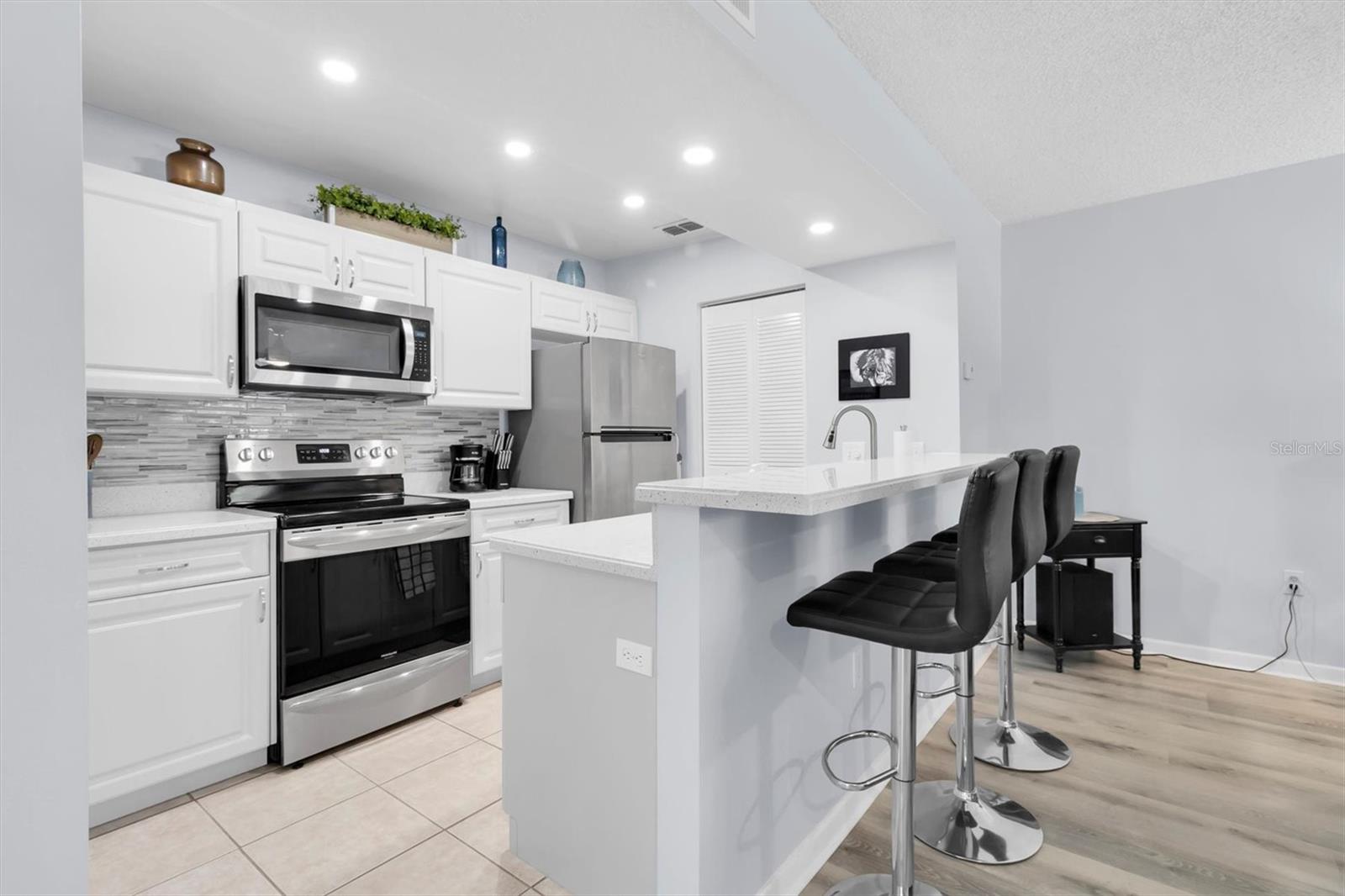 HILLSIDE CONDO - Residential