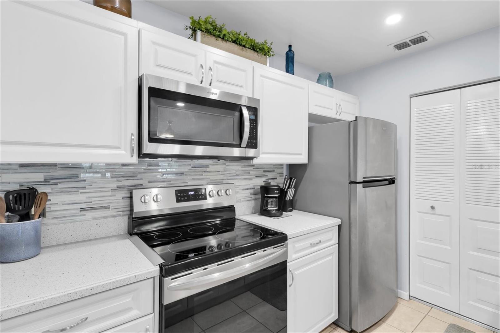 HILLSIDE CONDO - Residential