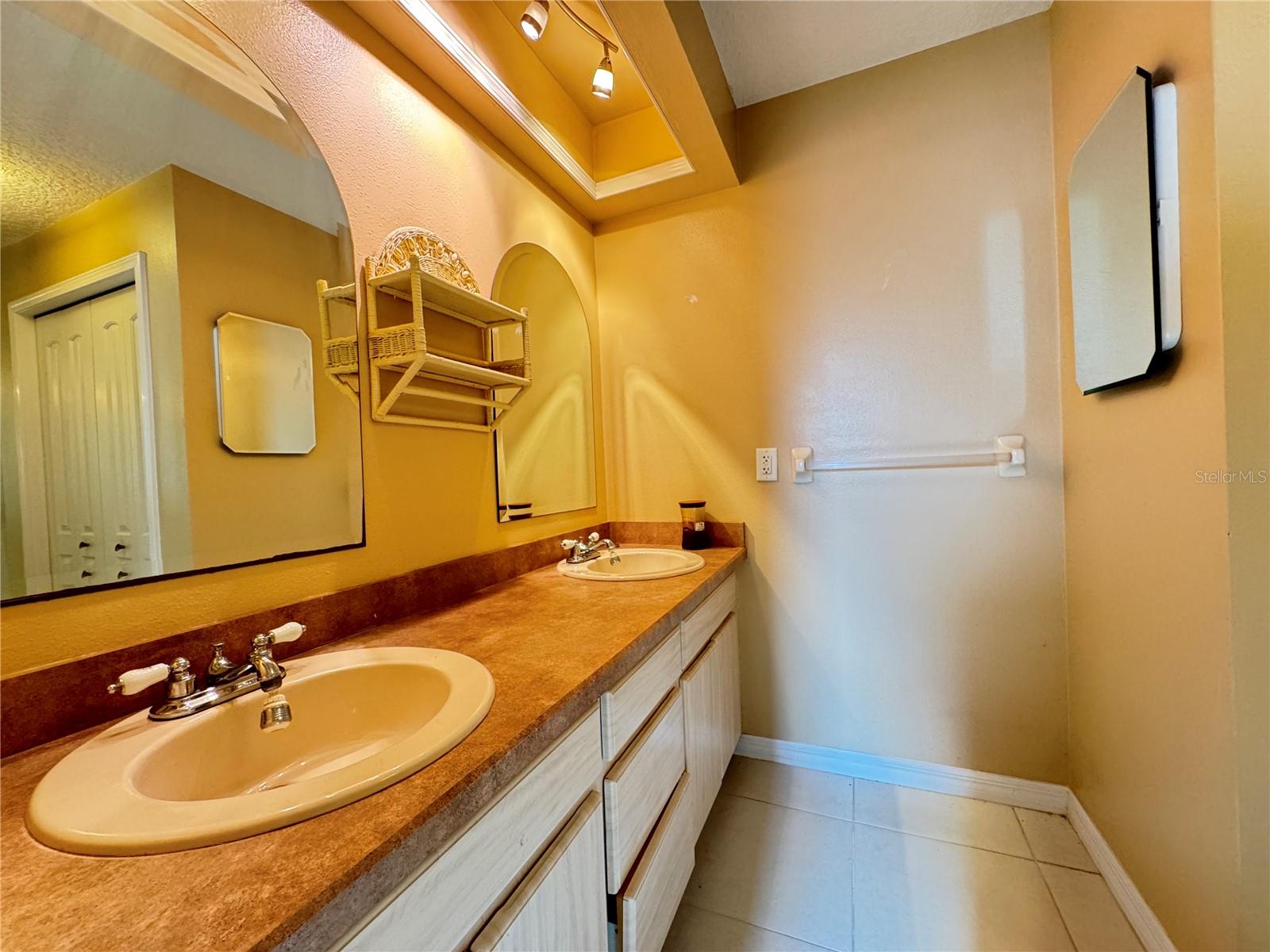 GULF CREST ESTATES - Residential Lease
