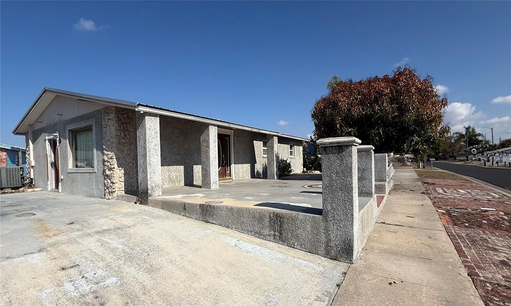 Photo of 1129 SW Golden Avenue, Arcadia, FL 34266 (MLS # C7522008)