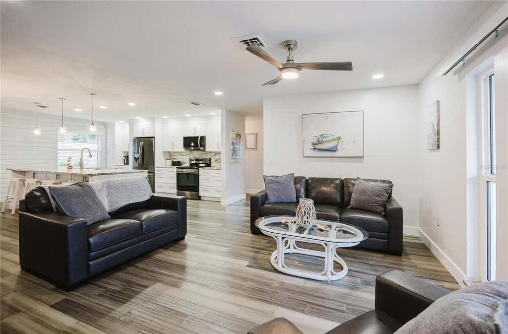 Photo of 625 E Baffin Drive, Venice, FL 34293 (MLS # C7529898)