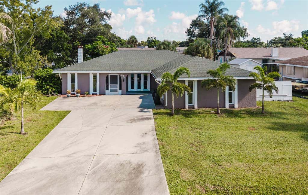Photo of 625 E Baffin Drive, Venice, FL 34293 (MLS # C7529898)