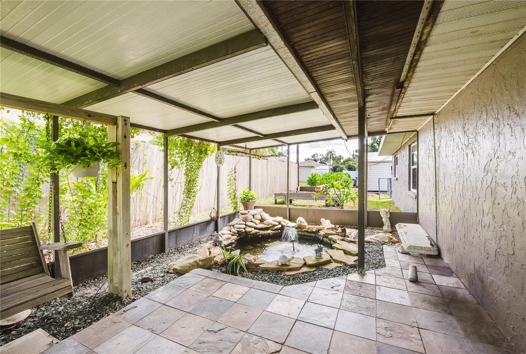 Photo of 625 E Baffin Drive, Venice, FL 34293 (MLS # C7529898)