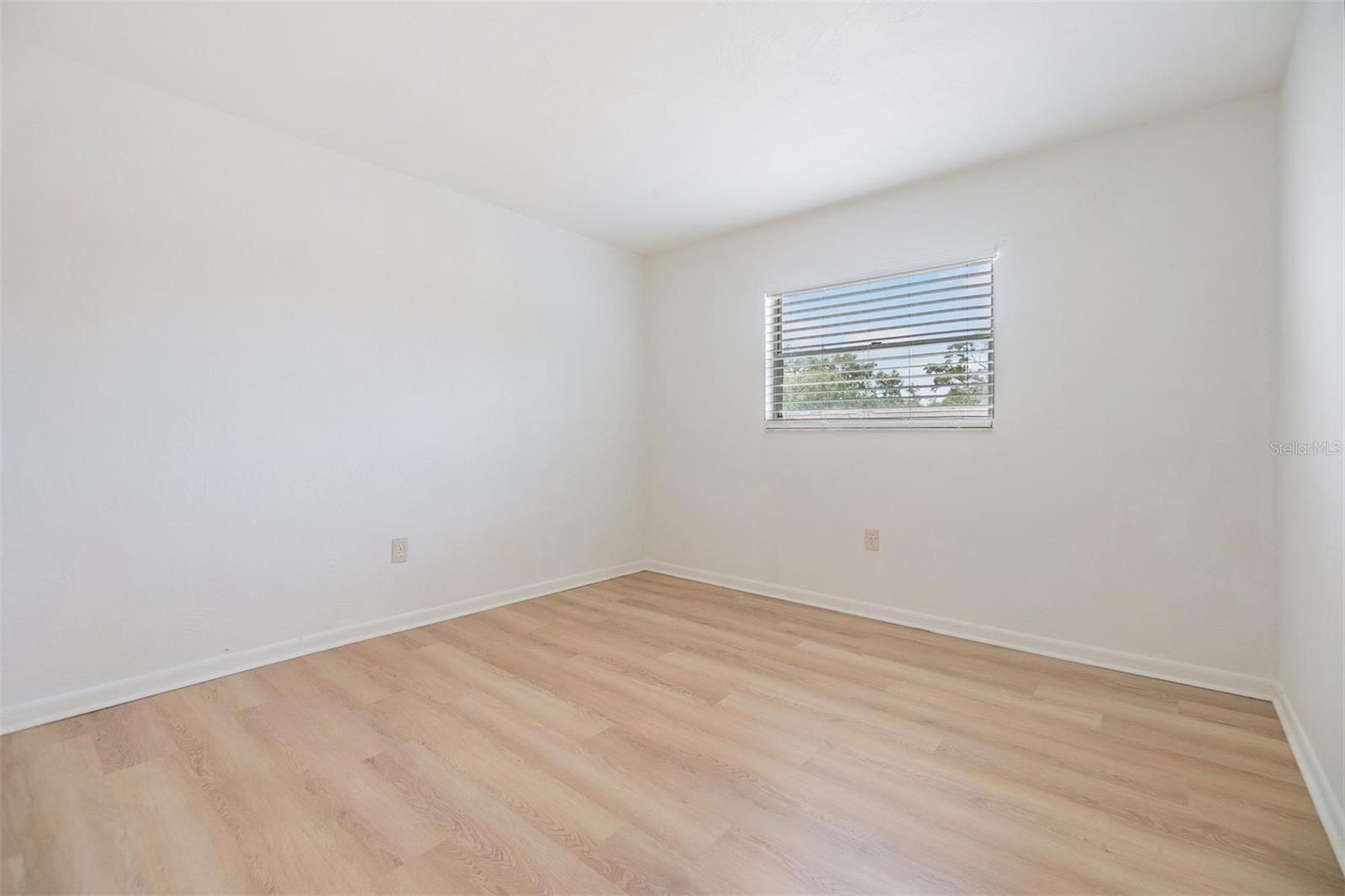 1485 LAKEVIEW ROAD 19