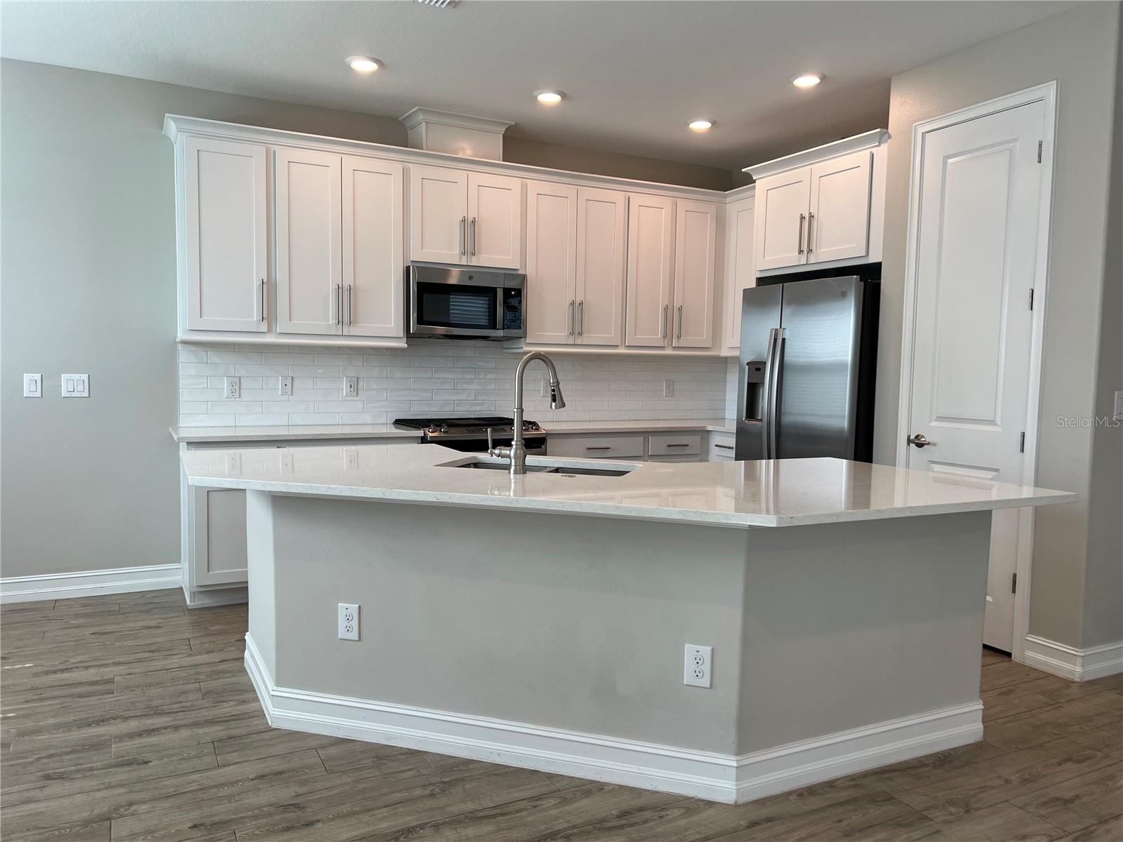 ESTANCIA PH 4 - Residential Lease