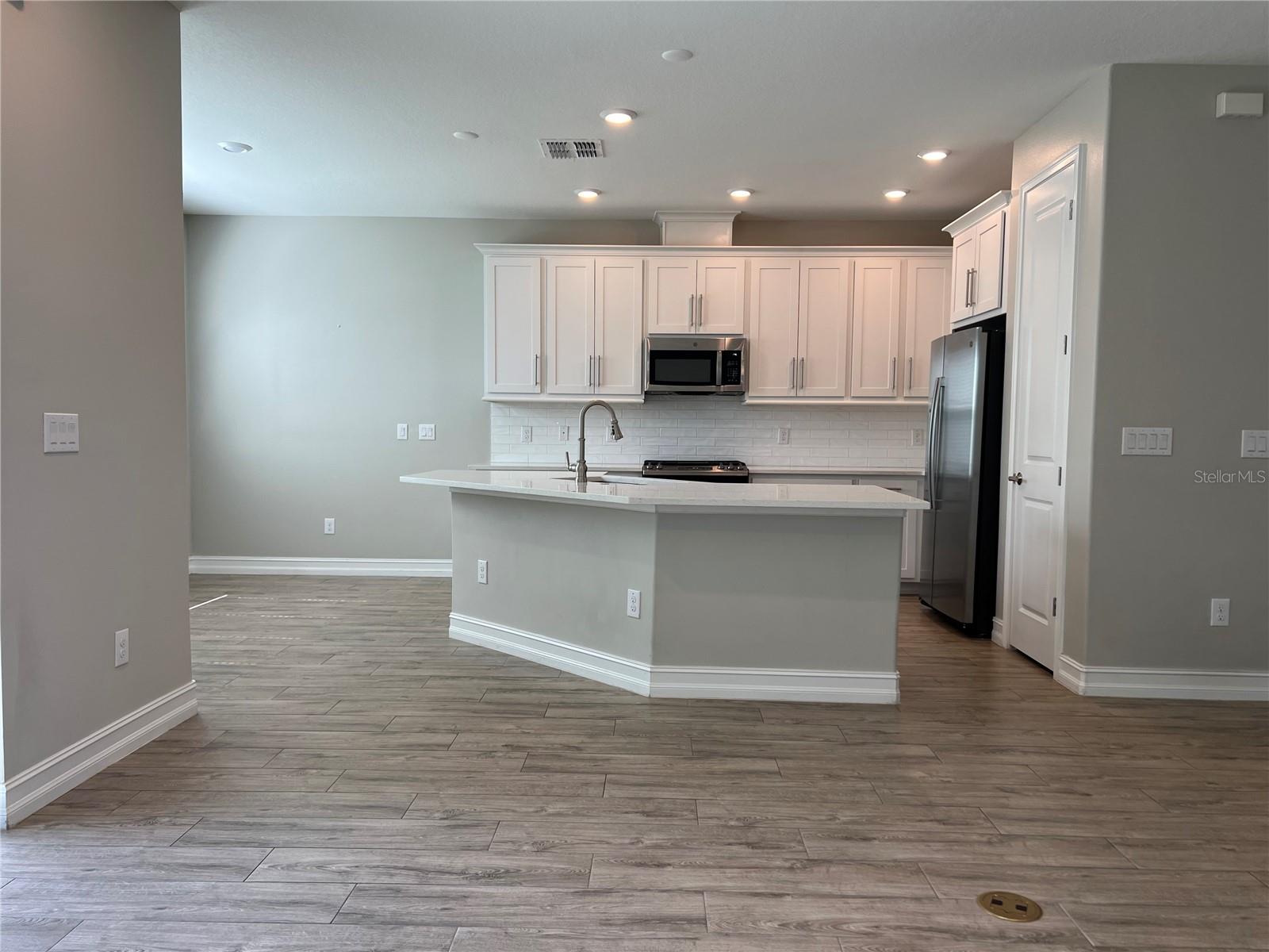 ESTANCIA PH 4 - Residential Lease