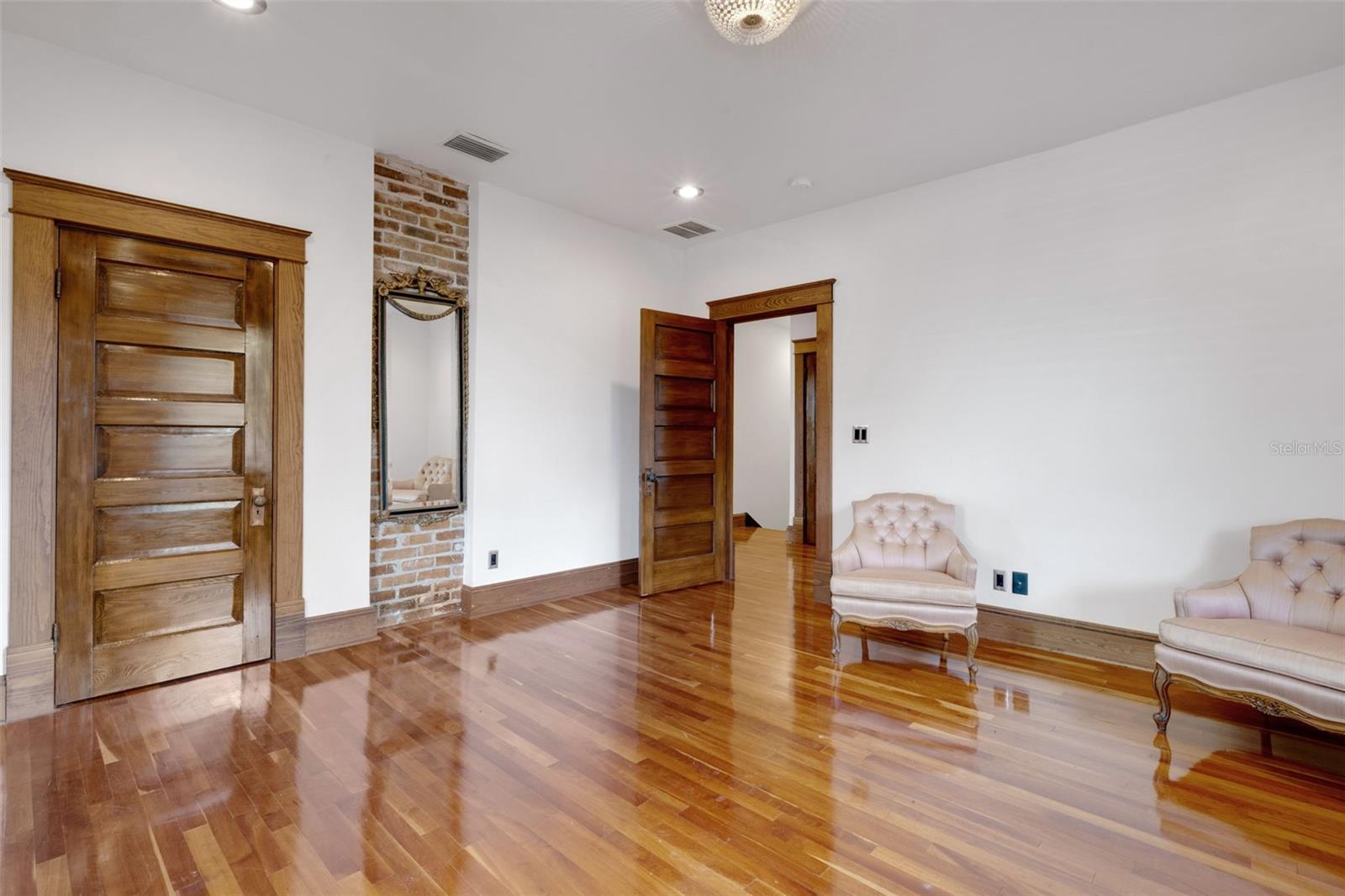 MORTONS ADD - Residential