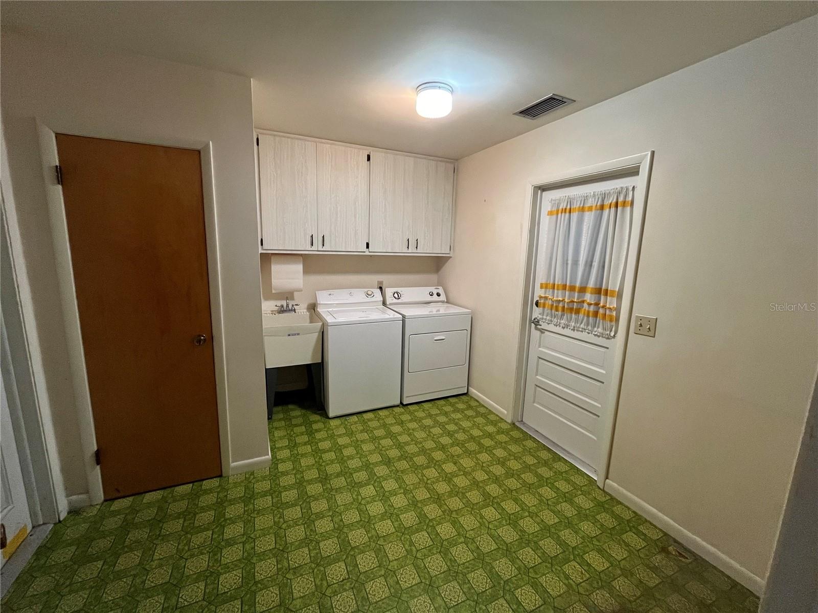 DUNDEE PB 1 PG 86 - Residential