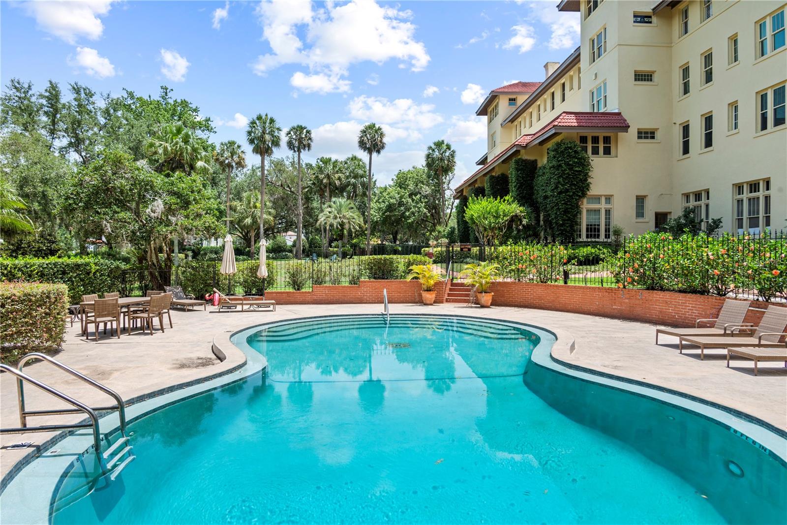 ALABAMA CONDO - Residential