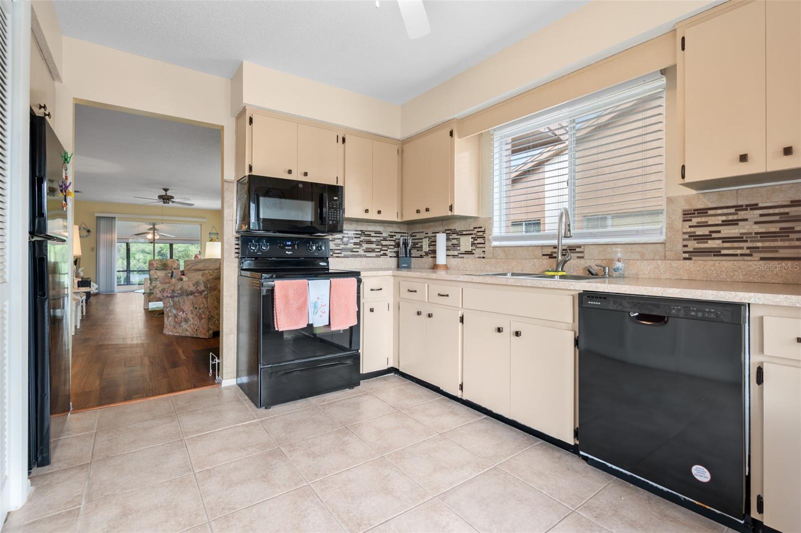 BEACON LAKES CONDO 05B - Residential