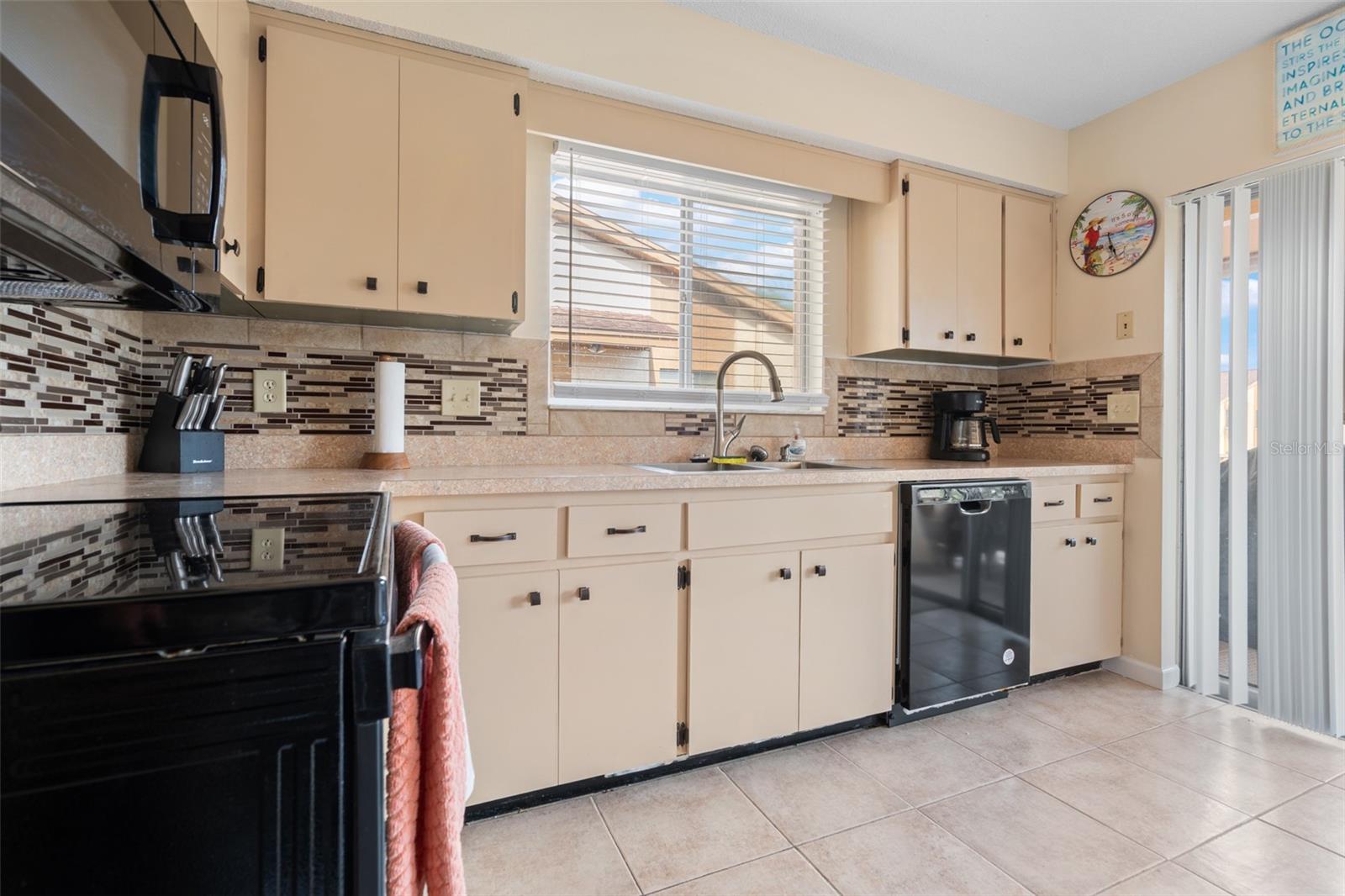 BEACON LAKES CONDO 05B - Residential