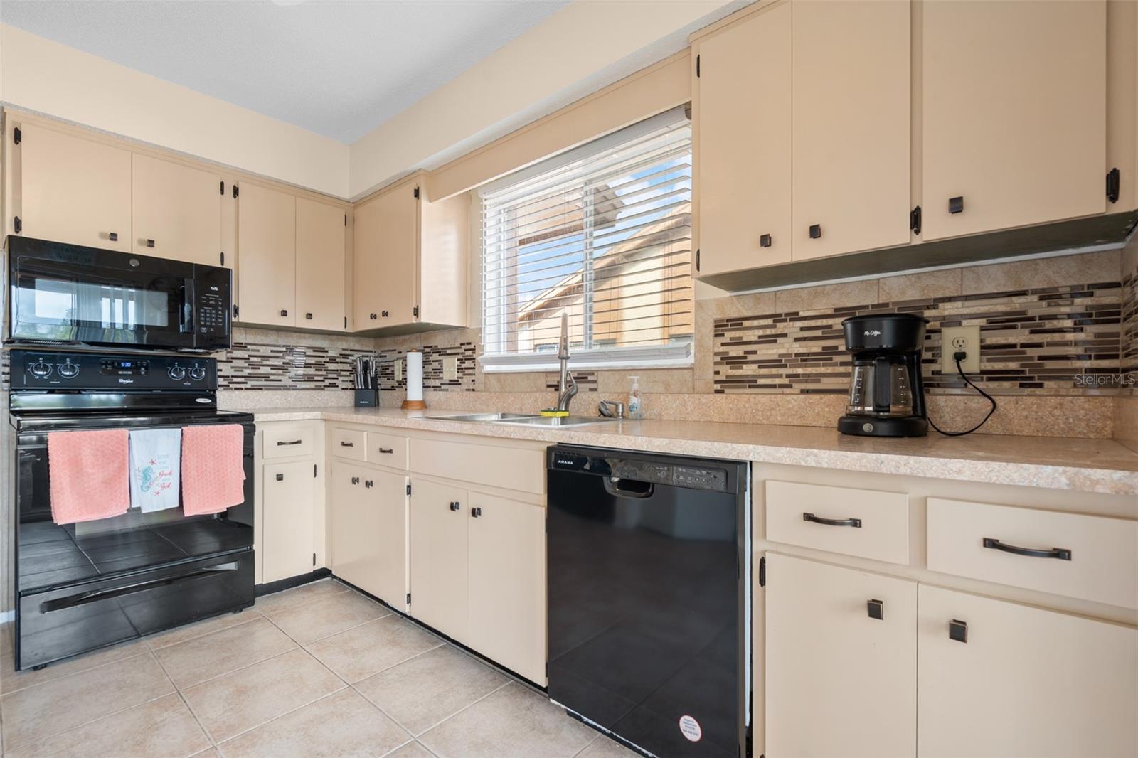 BEACON LAKES CONDO 05B - Residential