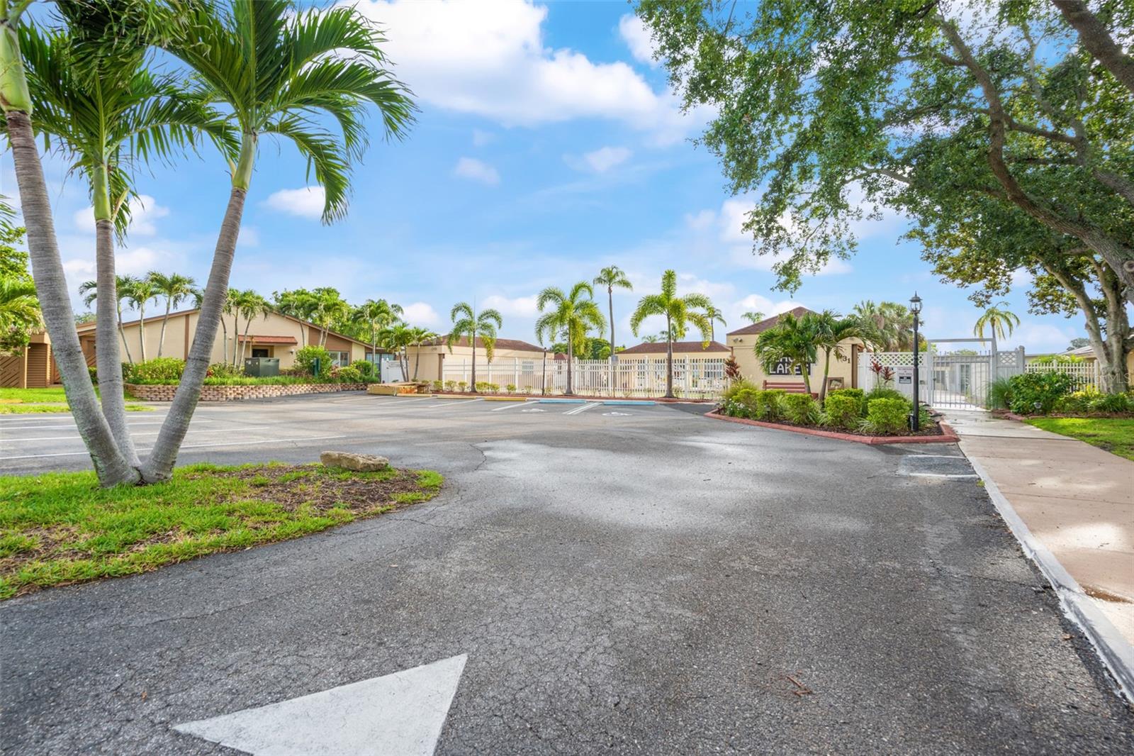 BEACON LAKES CONDO 05B - Residential