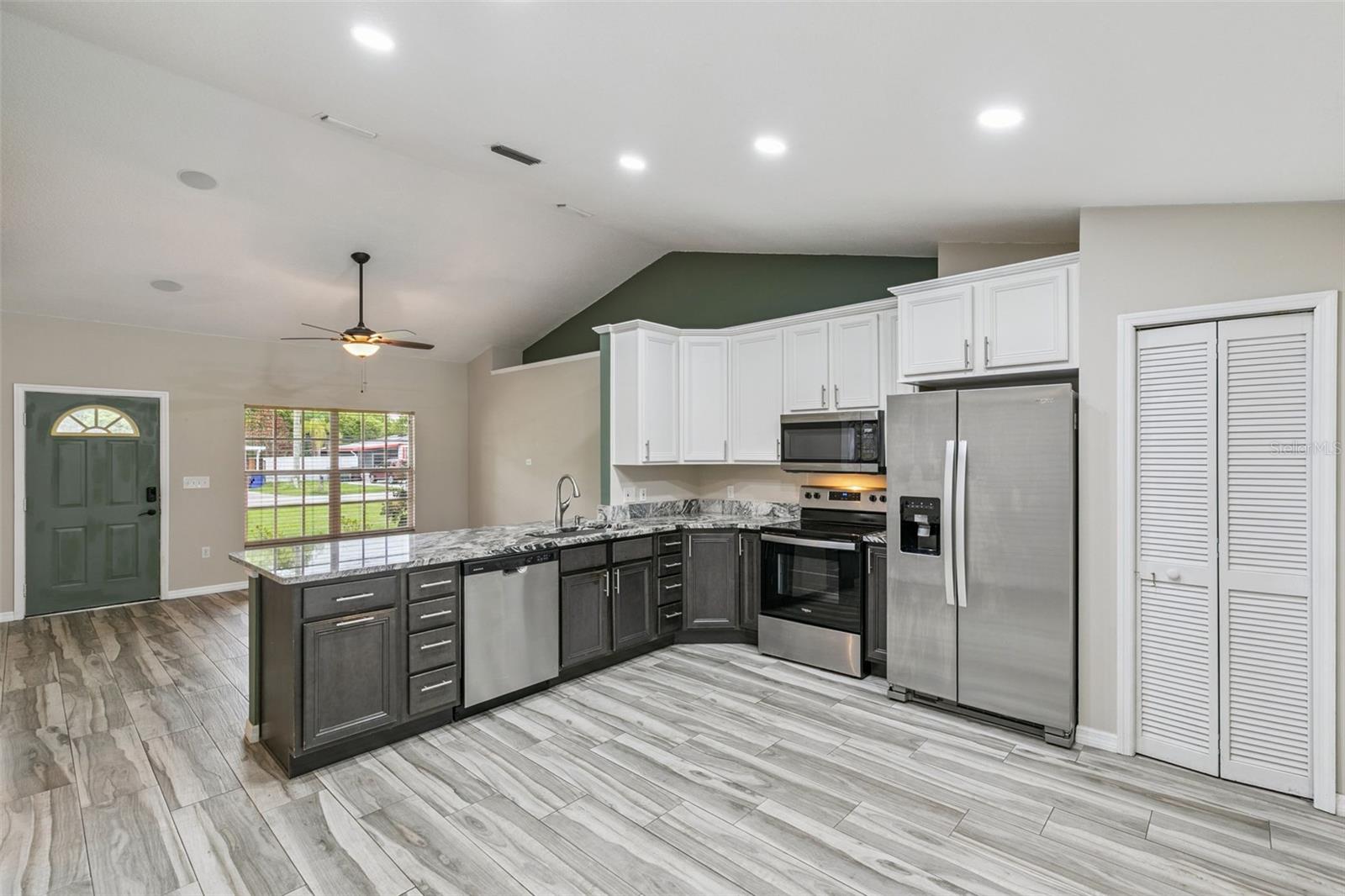 1711 CHARLESTON LANE