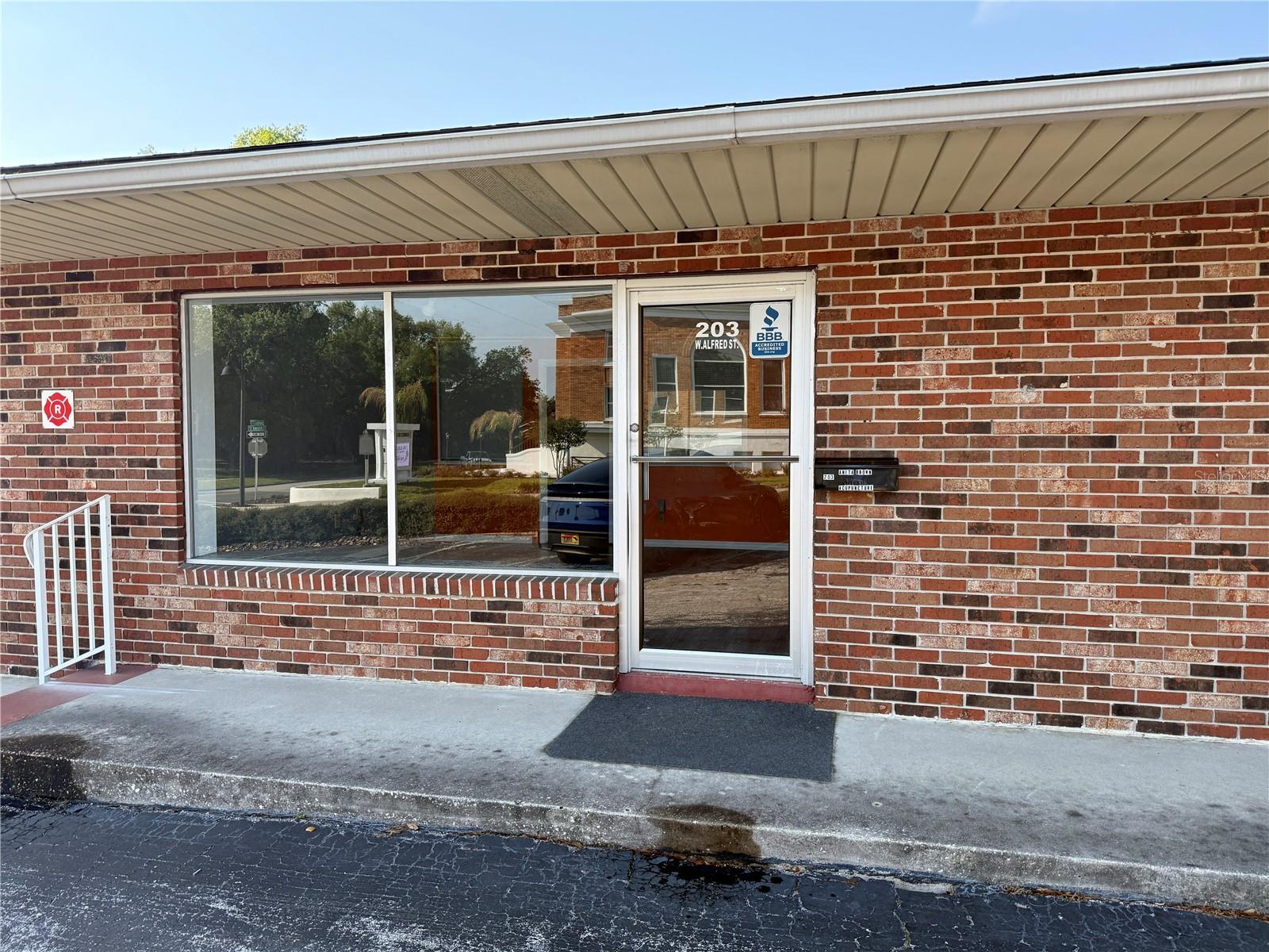 TAVARES - Commercial Lease