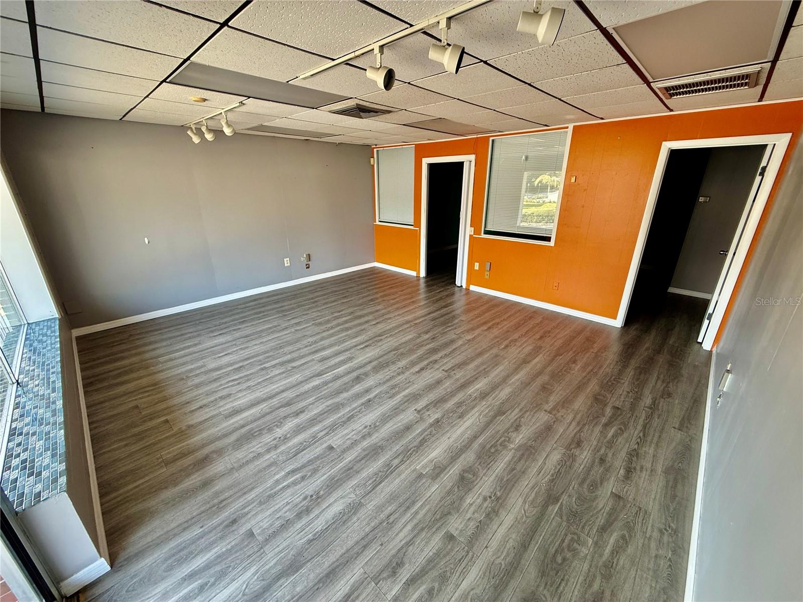 TAVARES - Commercial Lease