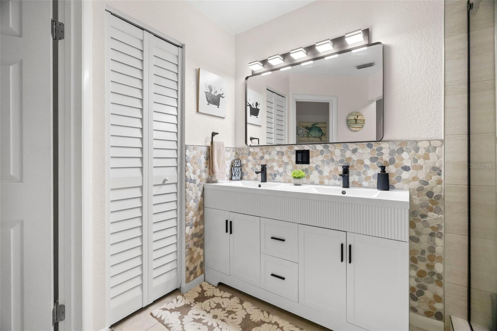 BICKLEYS LAKEWOOD ADD BLK 3 REPLAT - Residential