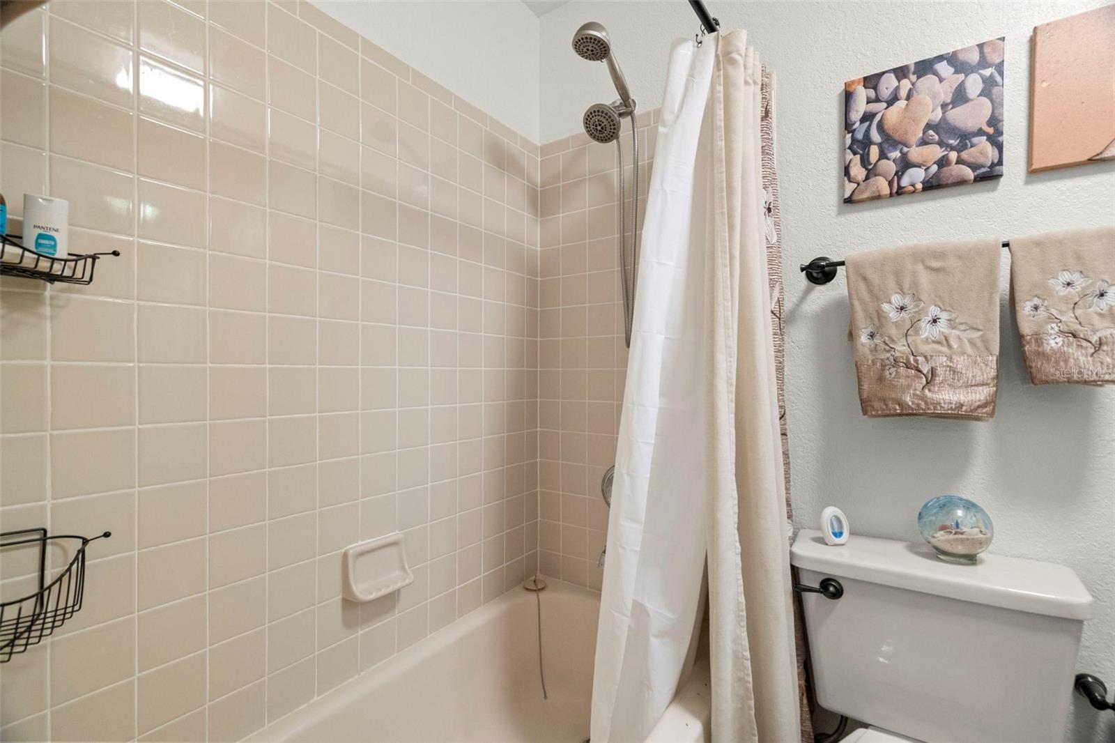 BICKLEYS LAKEWOOD ADD BLK 3 REPLAT - Residential