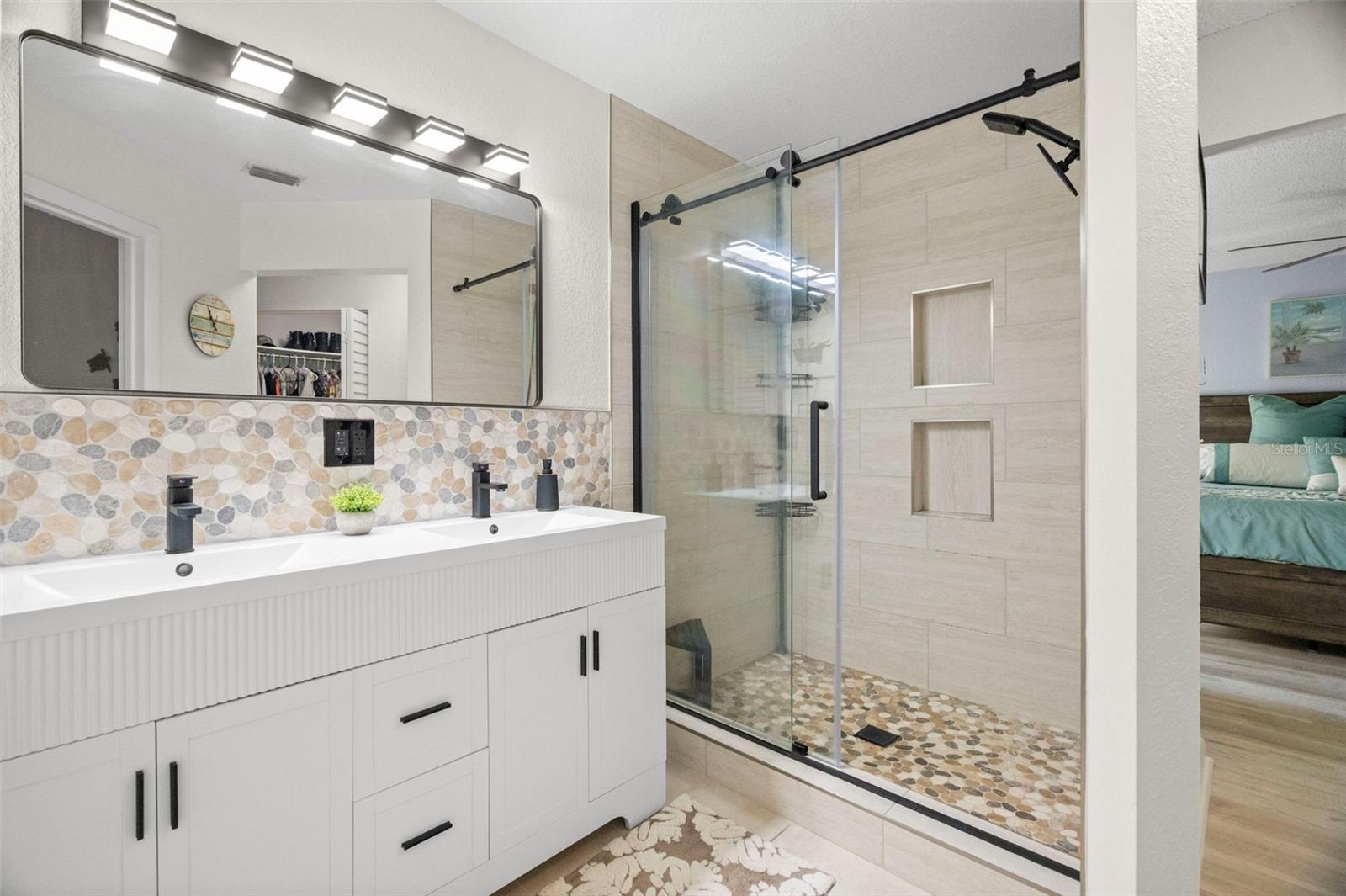 BICKLEYS LAKEWOOD ADD BLK 3 REPLAT - Residential