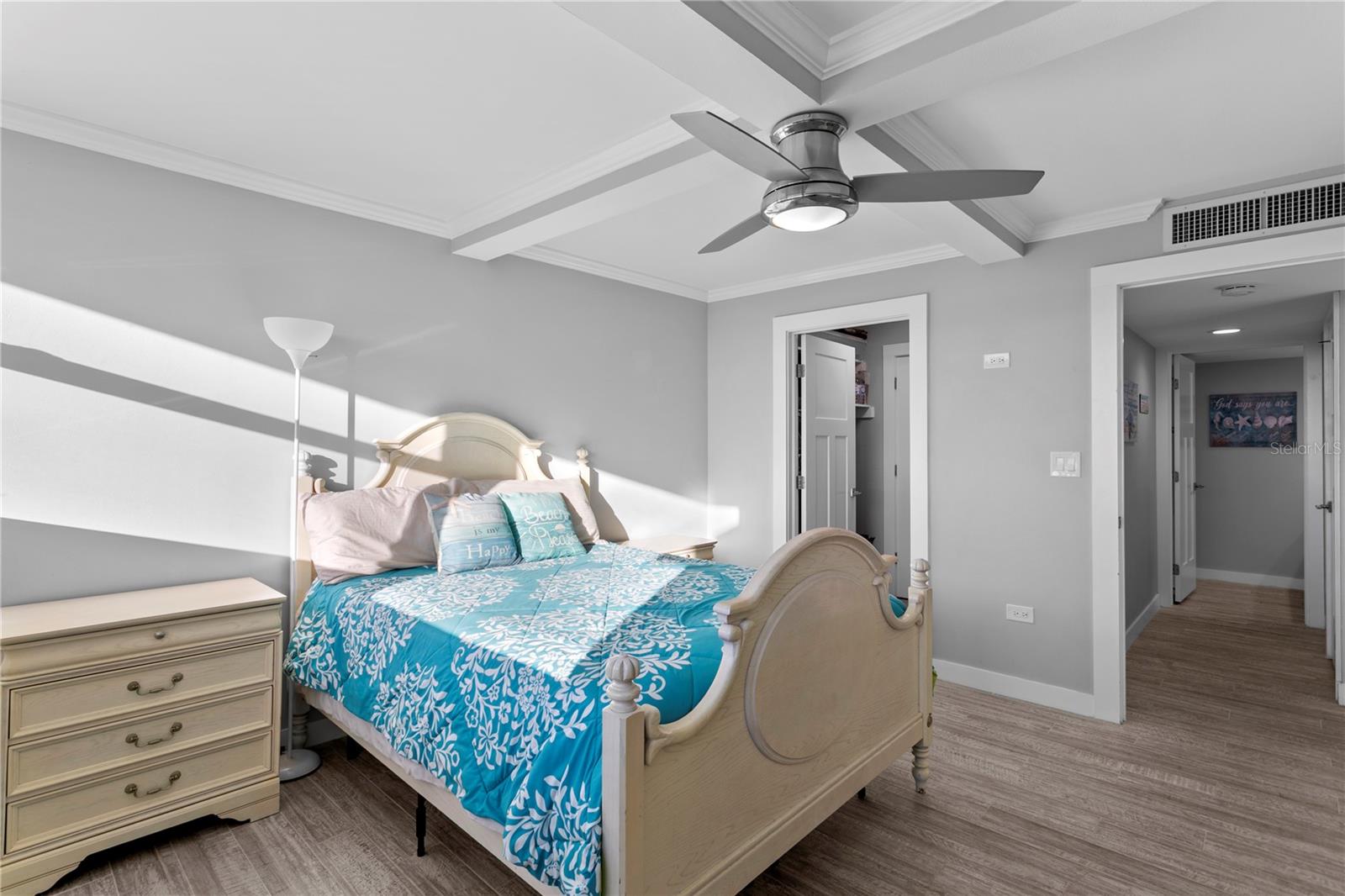 TREASURE ISLAND TENNIS & YACHT CLUB - Residential