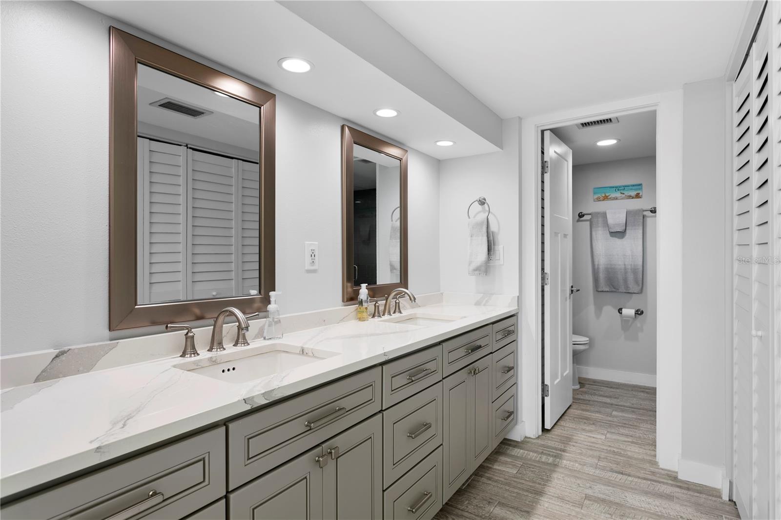 TREASURE ISLAND TENNIS & YACHT CLUB - Residential