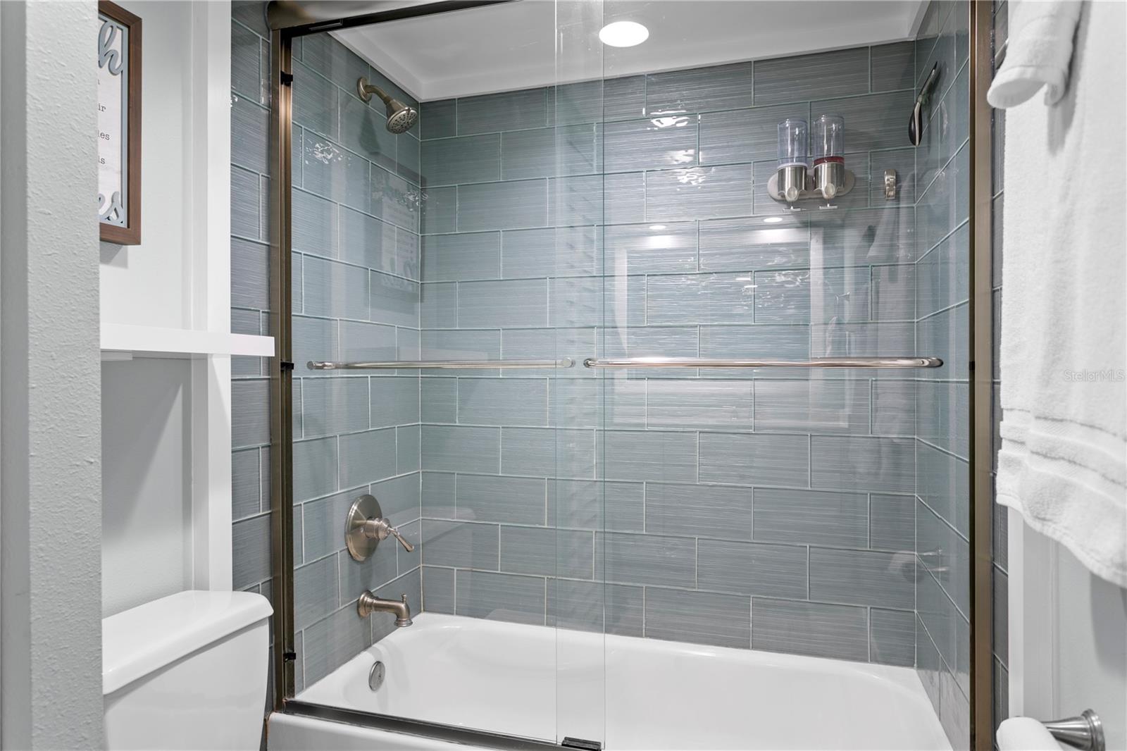 TREASURE ISLAND TENNIS & YACHT CLUB - Residential