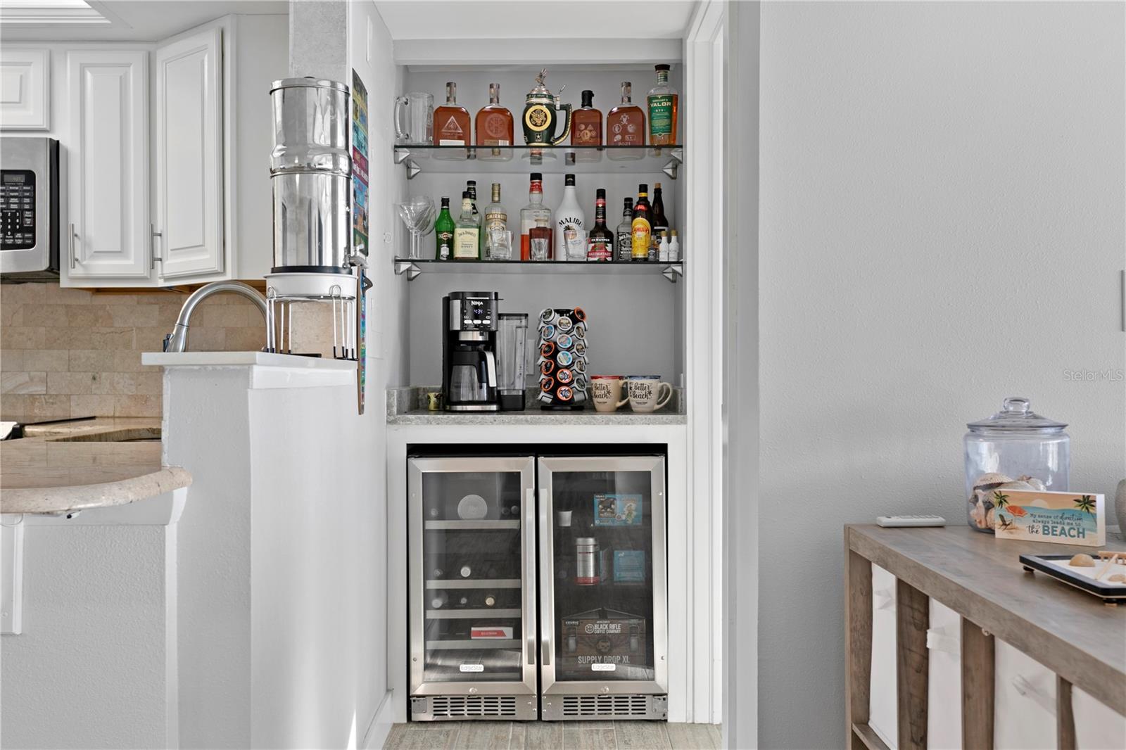 TREASURE ISLAND TENNIS & YACHT CLUB - Residential