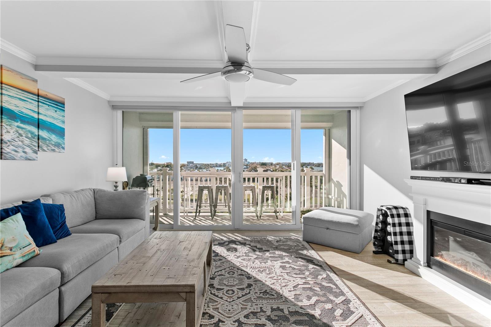 TREASURE ISLAND TENNIS & YACHT CLUB - Residential