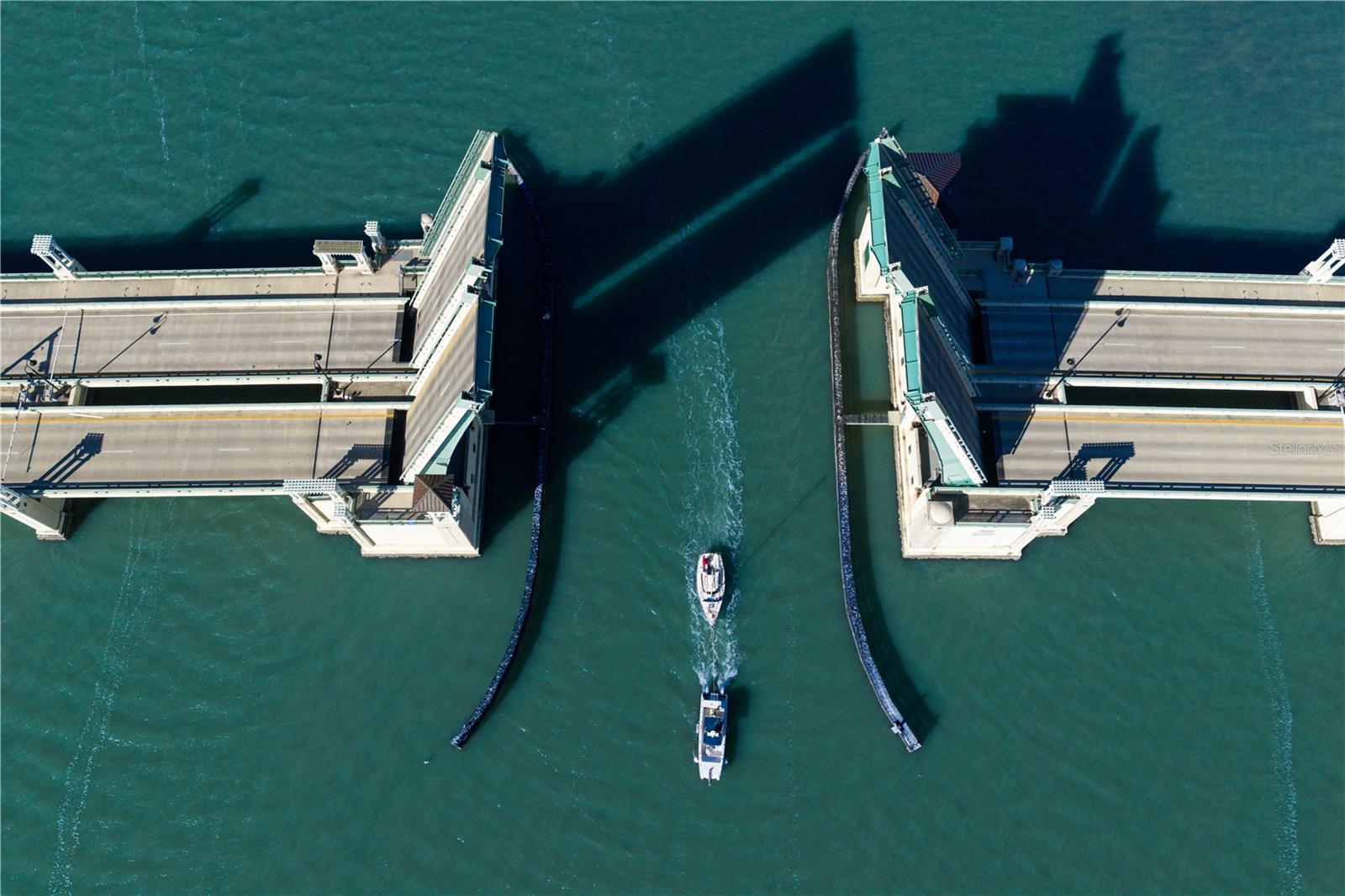 TREASURE ISLAND TENNIS & YACHT CLUB - Residential