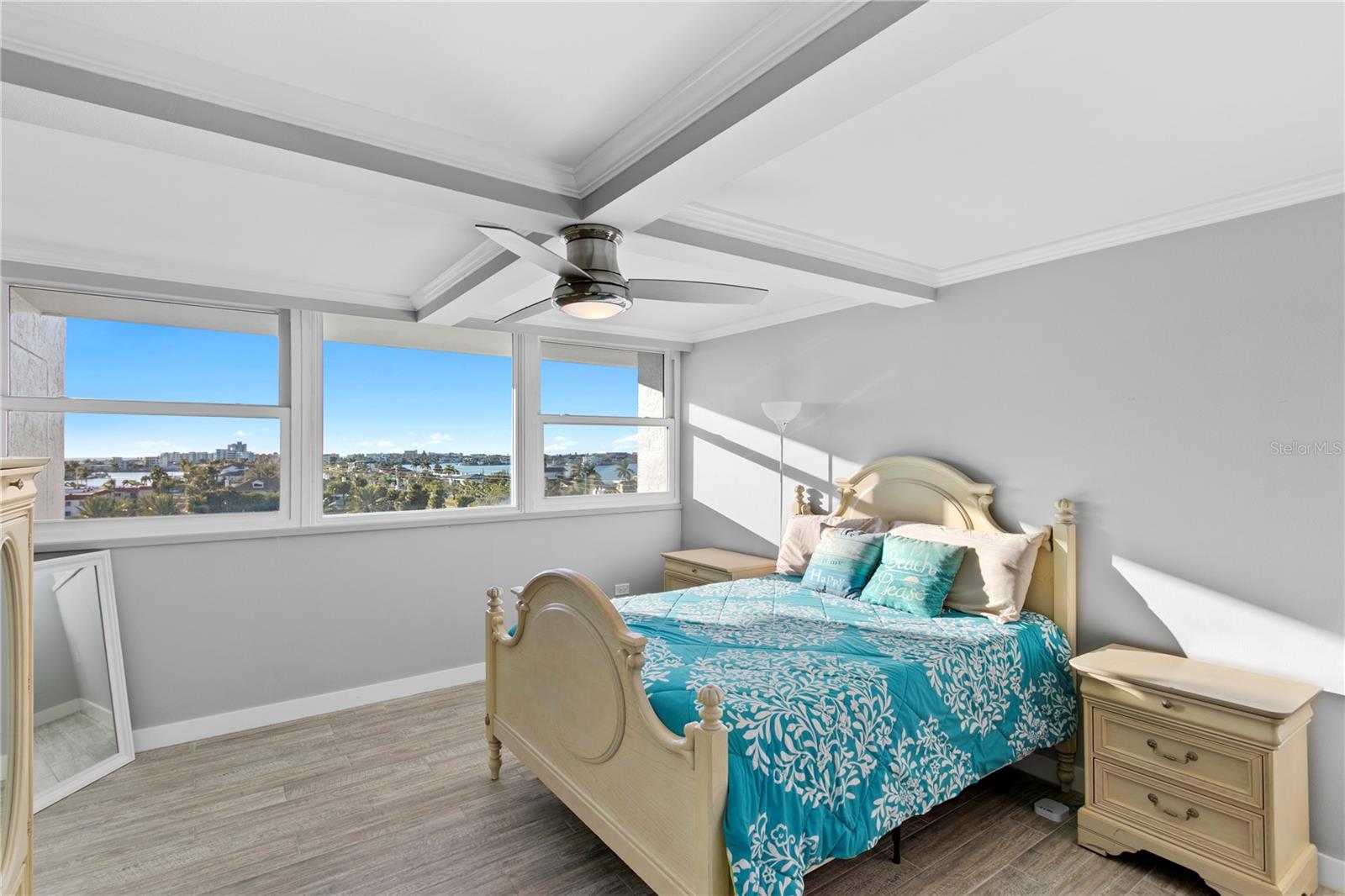 TREASURE ISLAND TENNIS & YACHT CLUB - Residential