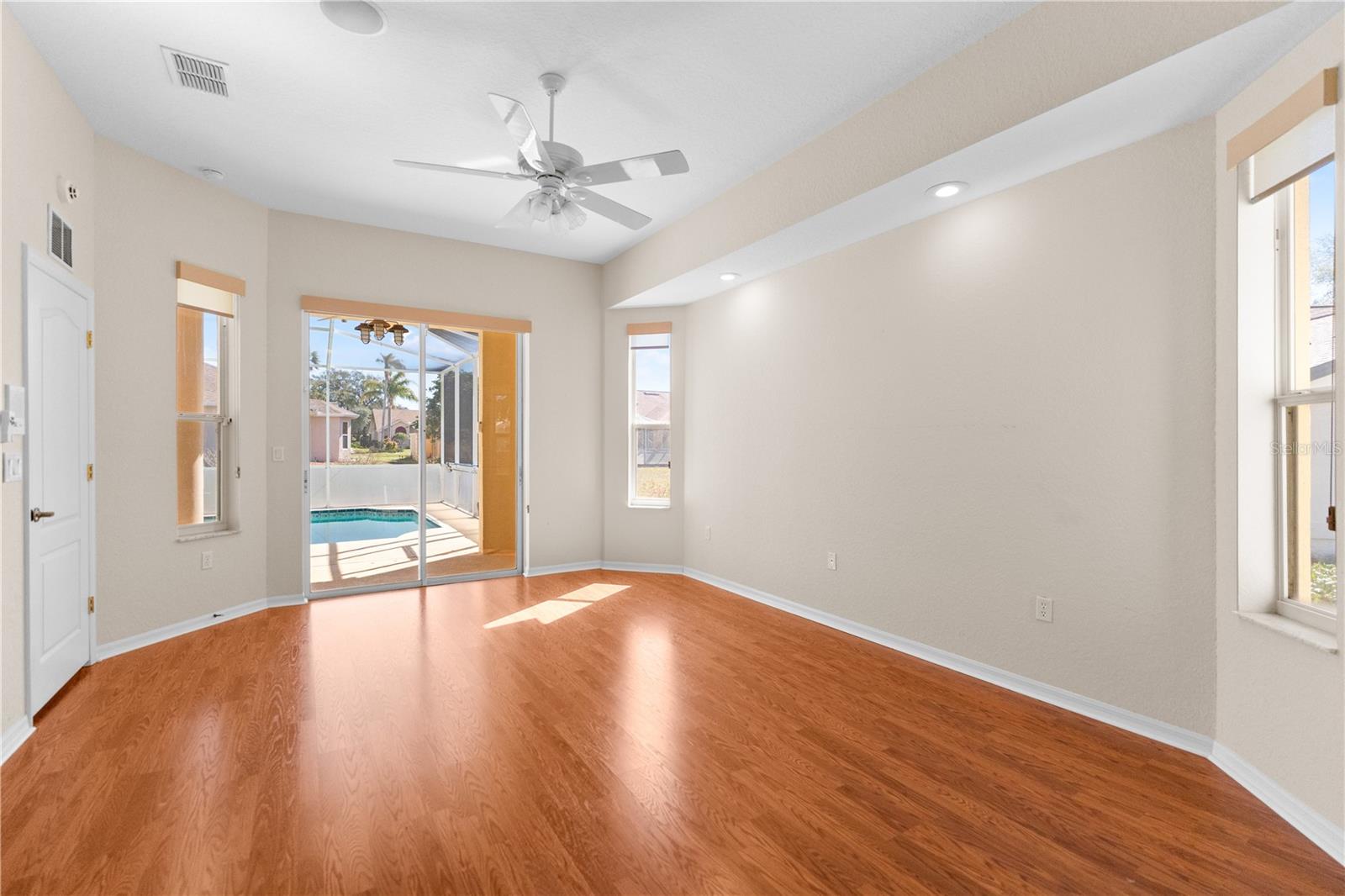 SEVEN HILLS - Residential