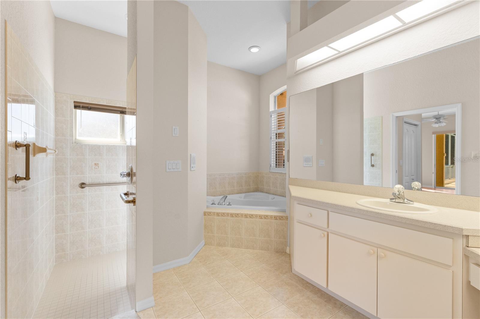 SEVEN HILLS - Residential