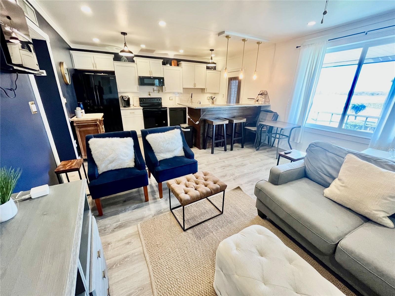 LAKELAND HARBOUR CONDO - Residential