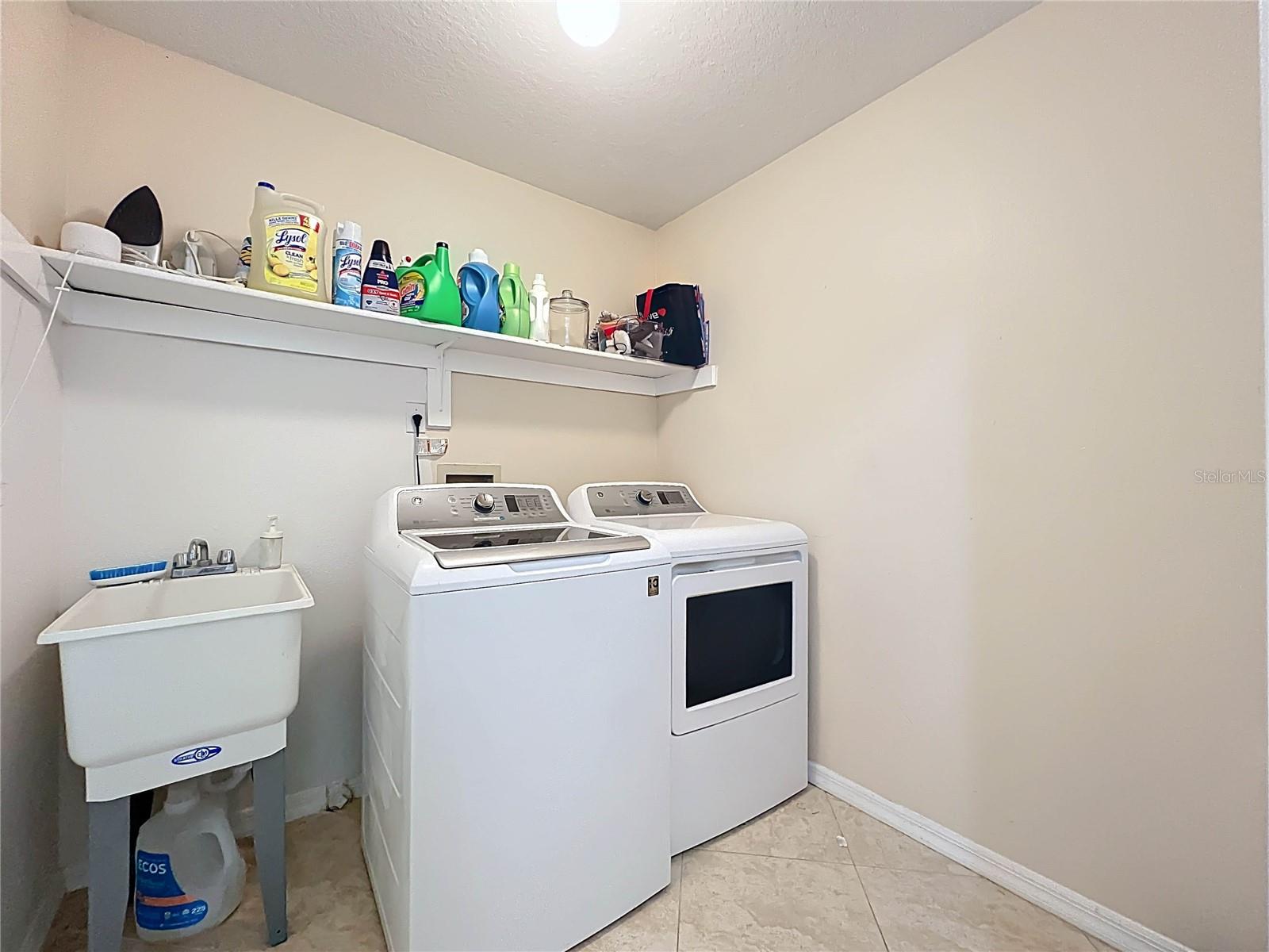 WHISPERING WINDS - Residential