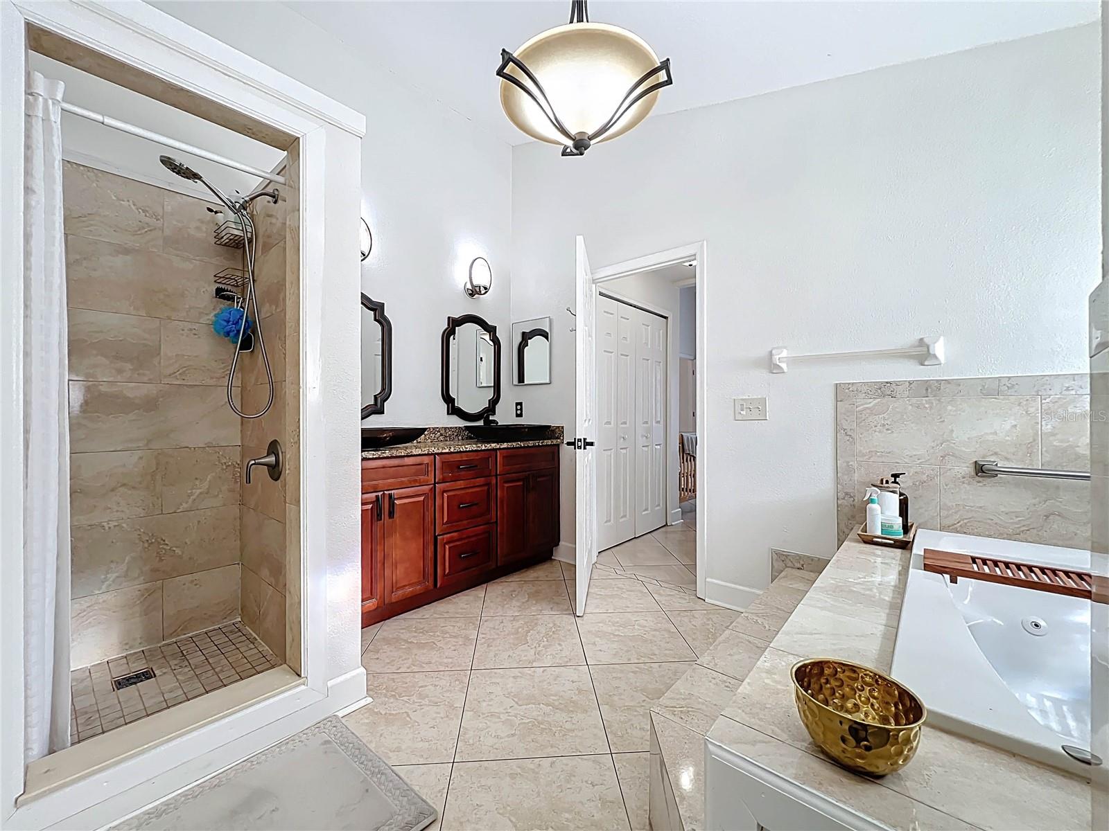 WHISPERING WINDS - Residential