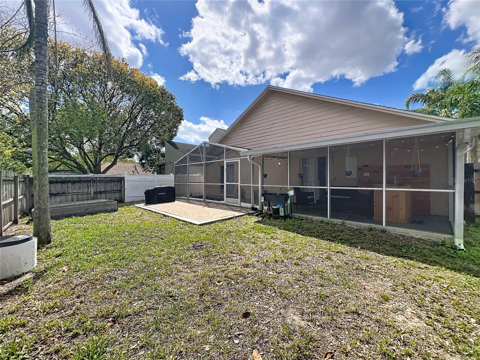 WHISPERING WINDS - Residential