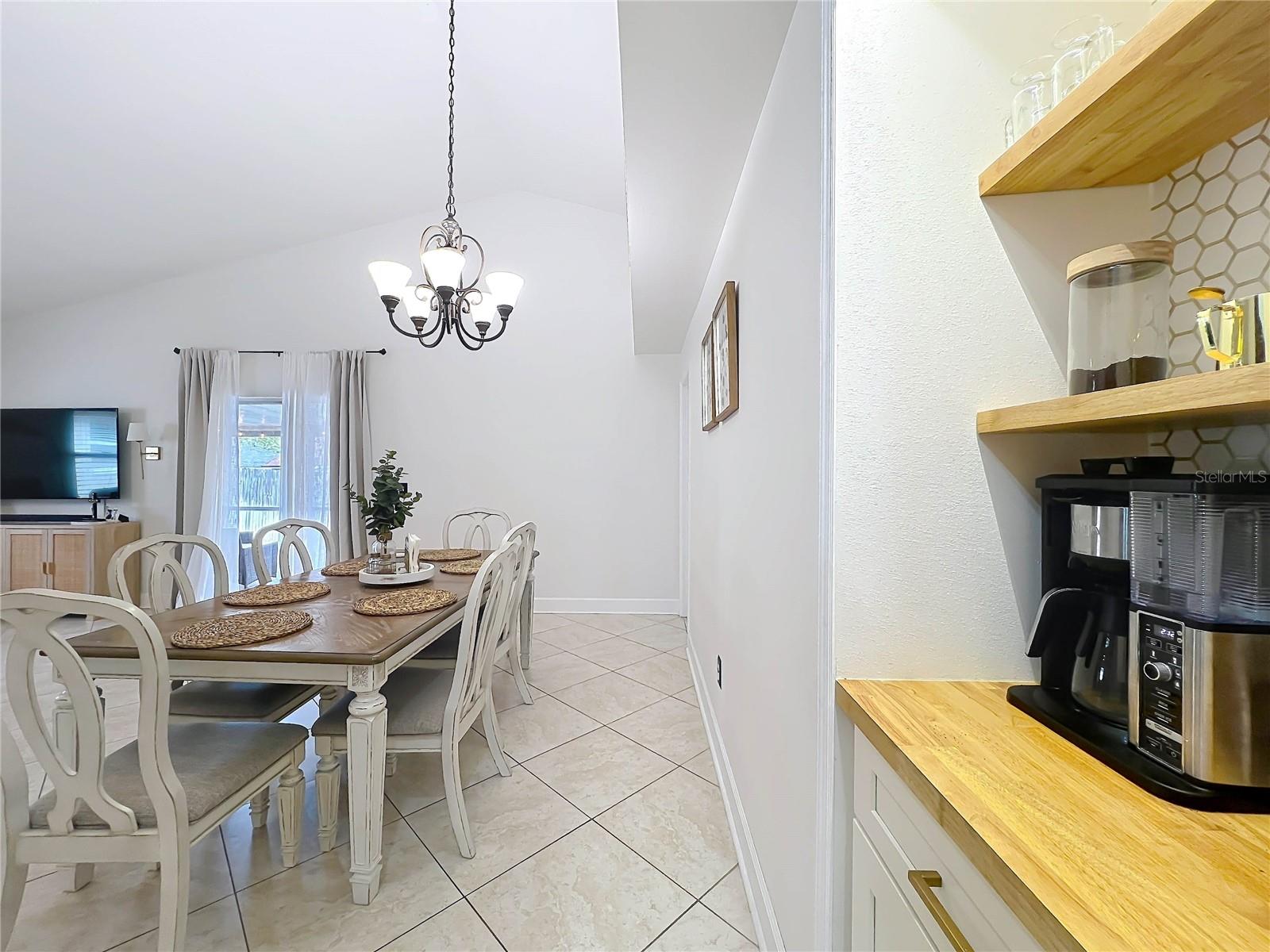 WHISPERING WINDS - Residential