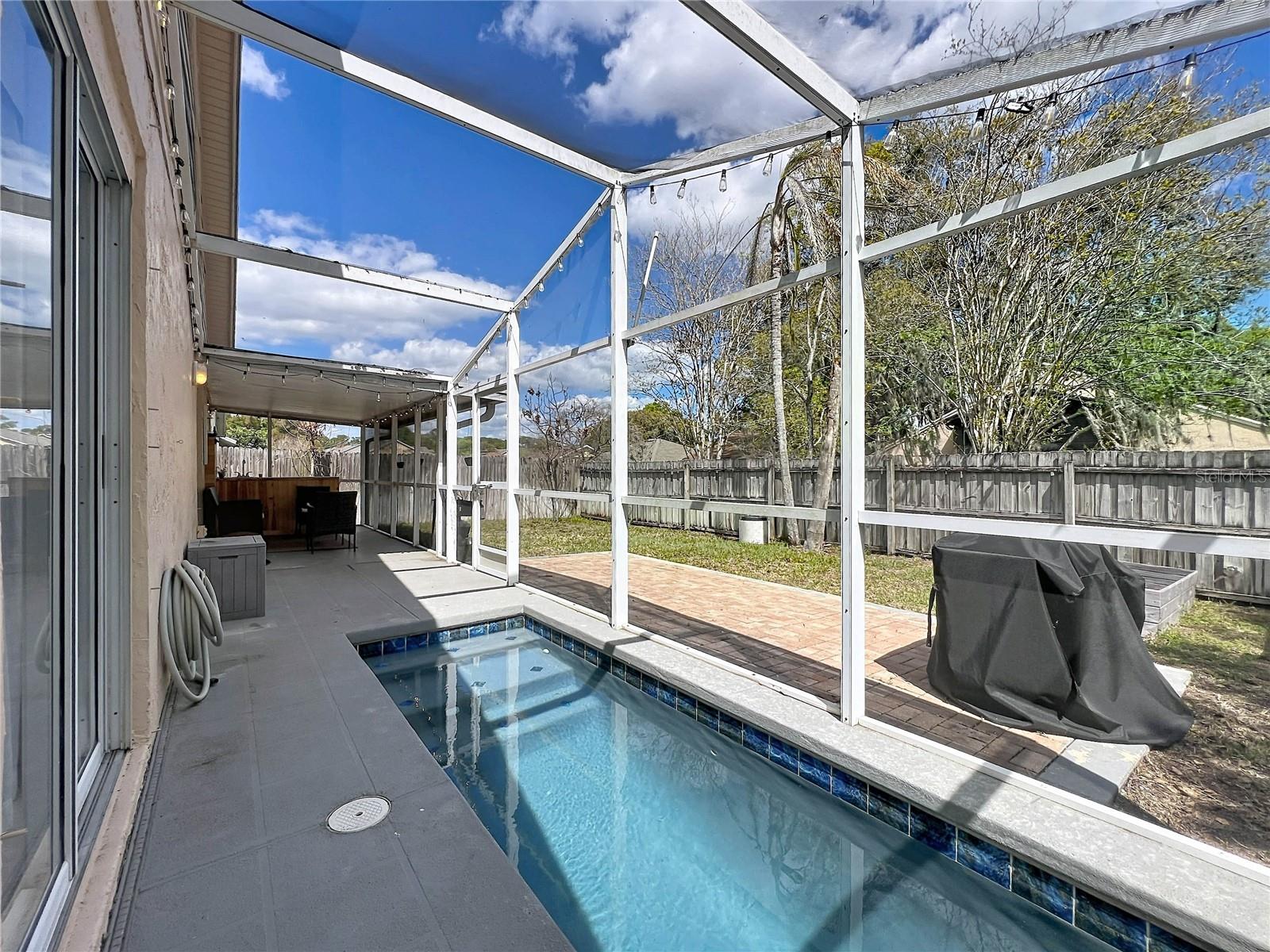 WHISPERING WINDS - Residential