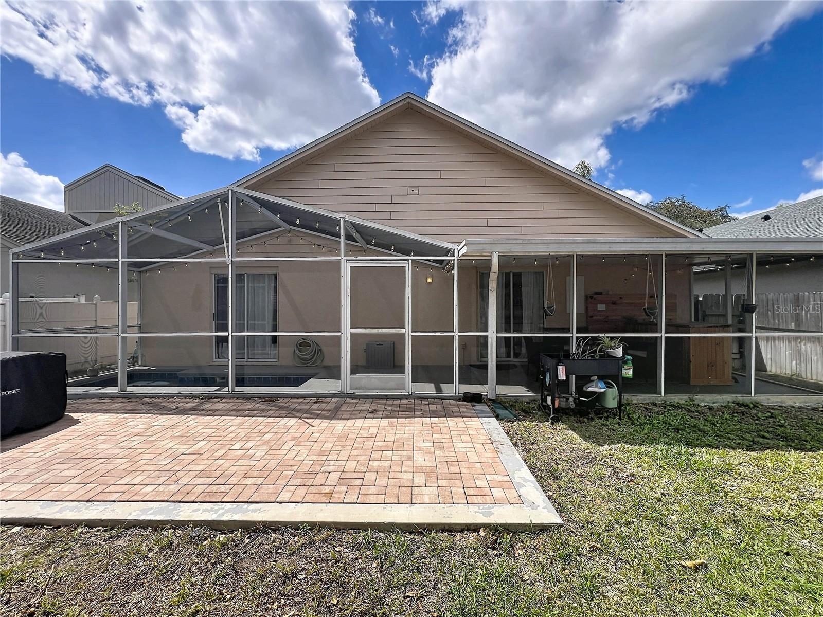 WHISPERING WINDS - Residential